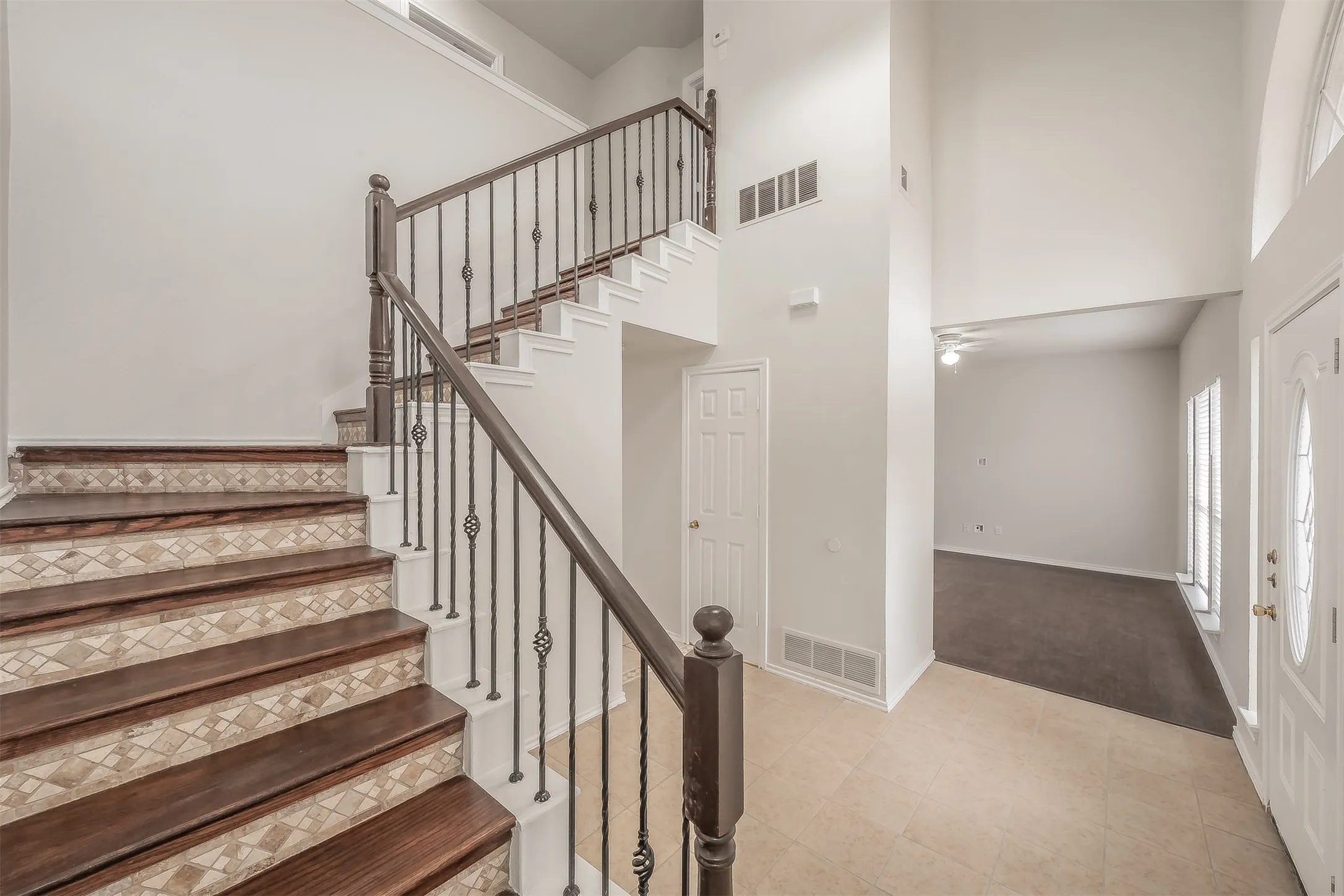 Single Family Residence For Rent in Tarrant County , 1411 Prentice Street, Arlington, Texas 76018, 4 Bedroom, 3 Bathroom, 2 Garage spaces, 2,108 Sqft, built in 1990, mls#21354521, Real Estate Agent in Arlington, Homes For Rent in Tarrant county, Homes For Rent in Arlington, Realtor in Arlington Texas, Real Estate Brokerage Independent Realty Texas, Luminita Cordes Realtor