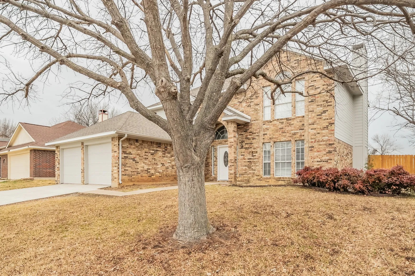 Single Family Residence For Rent in Tarrant County , 1411 Prentice Street, Arlington, Texas 76018, 4 Bedroom, 3 Bathroom, 2 Garage spaces, 2,108 Sqft, built in 1990, mls#21354521, Real Estate Agent in Arlington, Homes For Rent in Tarrant county, Homes For Rent in Arlington, Realtor in Arlington Texas, Real Estate Brokerage Independent Realty Texas, Luminita Cordes Realtor