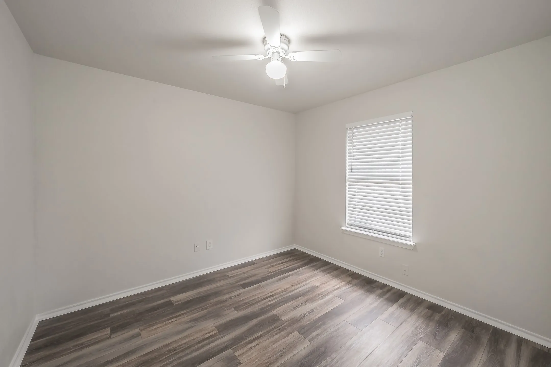 Single Family Residence For Rent in Tarrant County , 1411 Prentice Street, Arlington, Texas 76018, 4 Bedroom, 3 Bathroom, 2 Garage spaces, 2,108 Sqft, built in 1990, mls#21354521, Real Estate Agent in Arlington, Homes For Rent in Tarrant county, Homes For Rent in Arlington, Realtor in Arlington Texas, Real Estate Brokerage Independent Realty Texas, Luminita Cordes Realtor