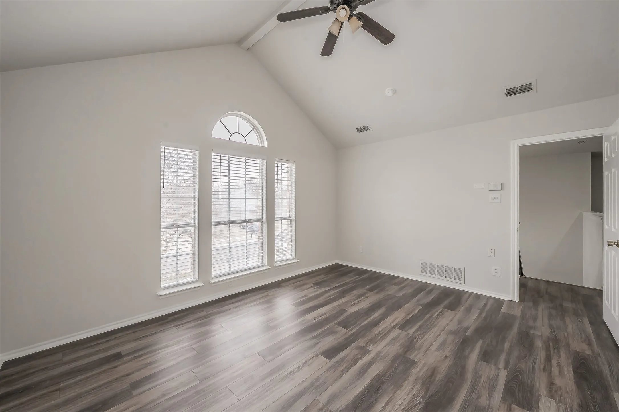 Single Family Residence For Rent in Tarrant County , 1411 Prentice Street, Arlington, Texas 76018, 4 Bedroom, 3 Bathroom, 2 Garage spaces, 2,108 Sqft, built in 1990, mls#21354521, Real Estate Agent in Arlington, Homes For Rent in Tarrant county, Homes For Rent in Arlington, Realtor in Arlington Texas, Real Estate Brokerage Independent Realty Texas, Luminita Cordes Realtor