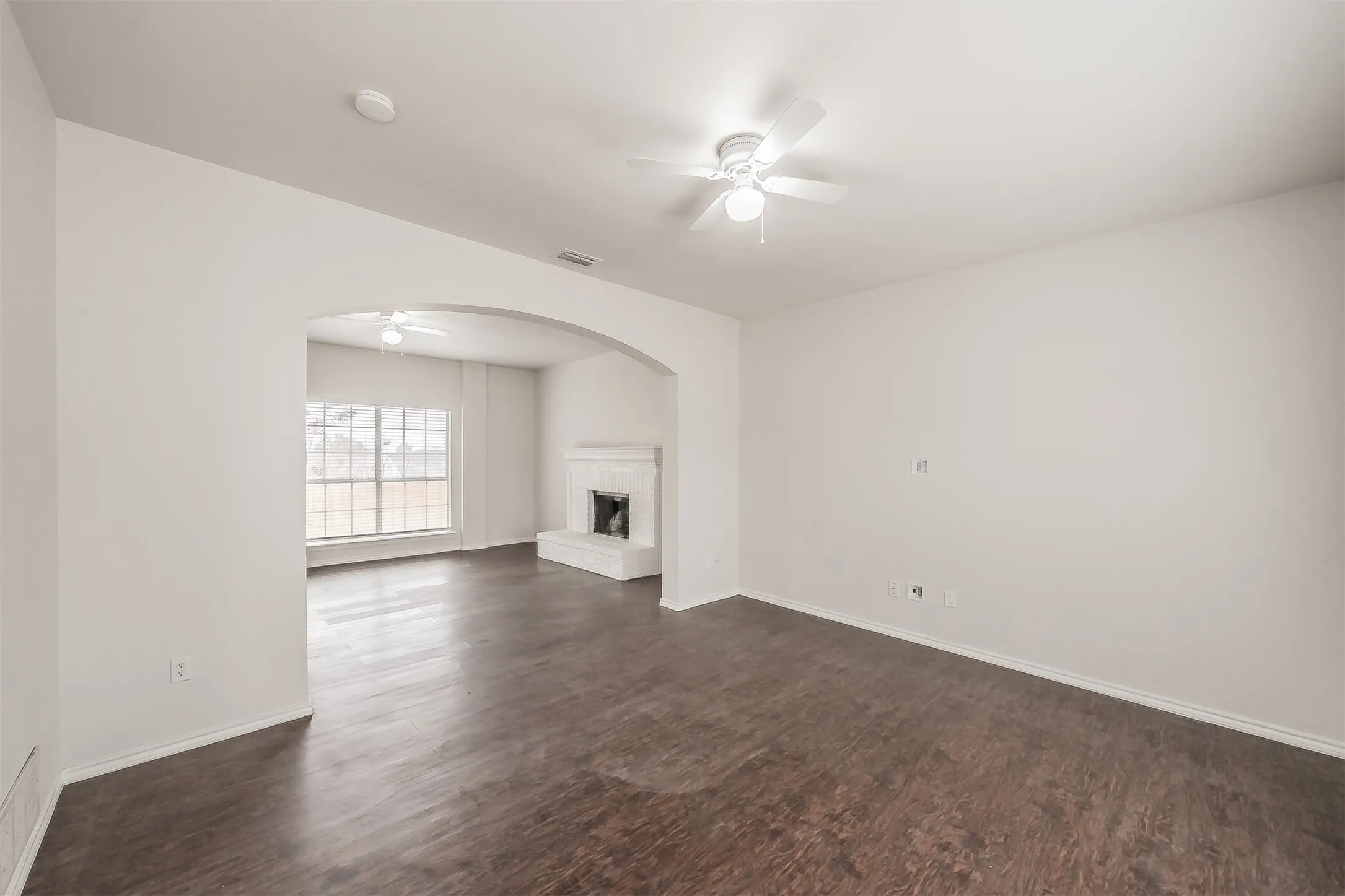 Single Family Residence For Rent in Tarrant County , 1411 Prentice Street, Arlington, Texas 76018, 4 Bedroom, 3 Bathroom, 2 Garage spaces, 2,108 Sqft, built in 1990, mls#21354521, Real Estate Agent in Arlington, Homes For Rent in Tarrant county, Homes For Rent in Arlington, Realtor in Arlington Texas, Real Estate Brokerage Independent Realty Texas, Luminita Cordes Realtor