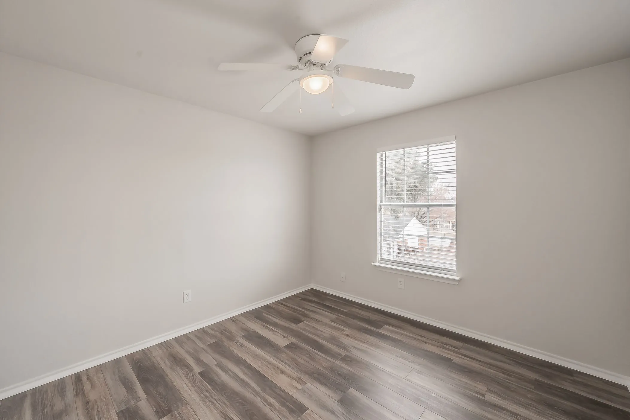 Single Family Residence For Rent in Tarrant County , 1411 Prentice Street, Arlington, Texas 76018, 4 Bedroom, 3 Bathroom, 2 Garage spaces, 2,108 Sqft, built in 1990, mls#21354521, Real Estate Agent in Arlington, Homes For Rent in Tarrant county, Homes For Rent in Arlington, Realtor in Arlington Texas, Real Estate Brokerage Independent Realty Texas, Luminita Cordes Realtor