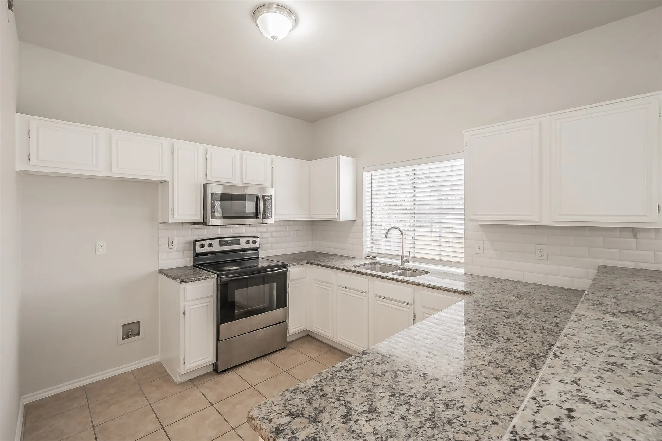 Single Family Residence For Rent in Tarrant County , 1411 Prentice Street, Arlington, Texas 76018, 4 Bedroom, 3 Bathroom, 2 Garage spaces, 2,108 Sqft, built in 1990, mls#21354521, Real Estate Agent in Arlington, Homes For Rent in Tarrant county, Homes For Rent in Arlington, Realtor in Arlington Texas, Real Estate Brokerage Independent Realty Texas, Luminita Cordes Realtor