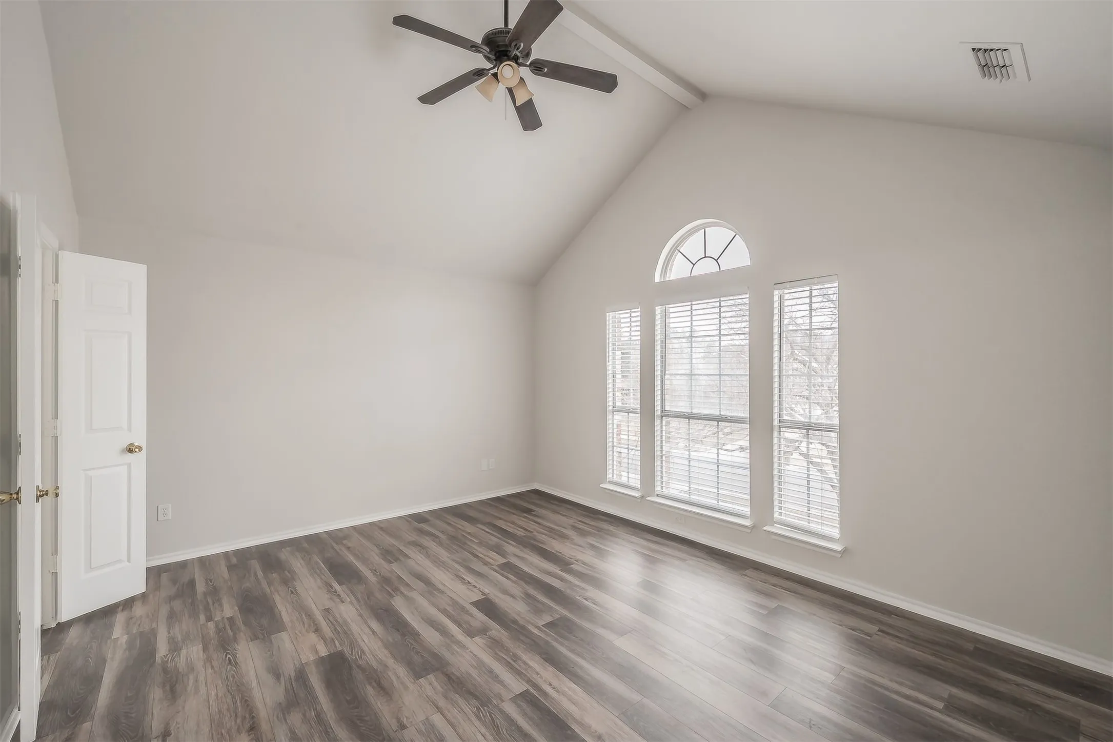 Single Family Residence For Rent in Tarrant County , 1411 Prentice Street, Arlington, Texas 76018, 4 Bedroom, 3 Bathroom, 2 Garage spaces, 2,108 Sqft, built in 1990, mls#21354521, Real Estate Agent in Arlington, Homes For Rent in Tarrant county, Homes For Rent in Arlington, Realtor in Arlington Texas, Real Estate Brokerage Independent Realty Texas, Luminita Cordes Realtor