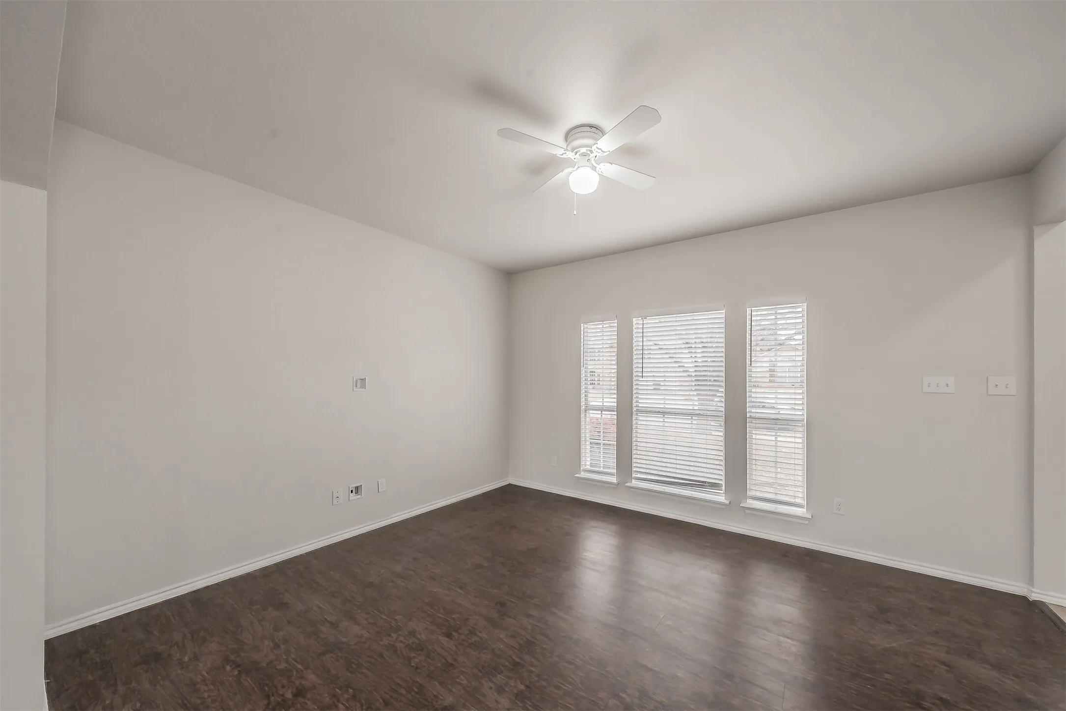 Single Family Residence For Rent in Tarrant County , 1411 Prentice Street, Arlington, Texas 76018, 4 Bedroom, 3 Bathroom, 2 Garage spaces, 2,108 Sqft, built in 1990, mls#21354521, Real Estate Agent in Arlington, Homes For Rent in Tarrant county, Homes For Rent in Arlington, Realtor in Arlington Texas, Real Estate Brokerage Independent Realty Texas, Luminita Cordes Realtor