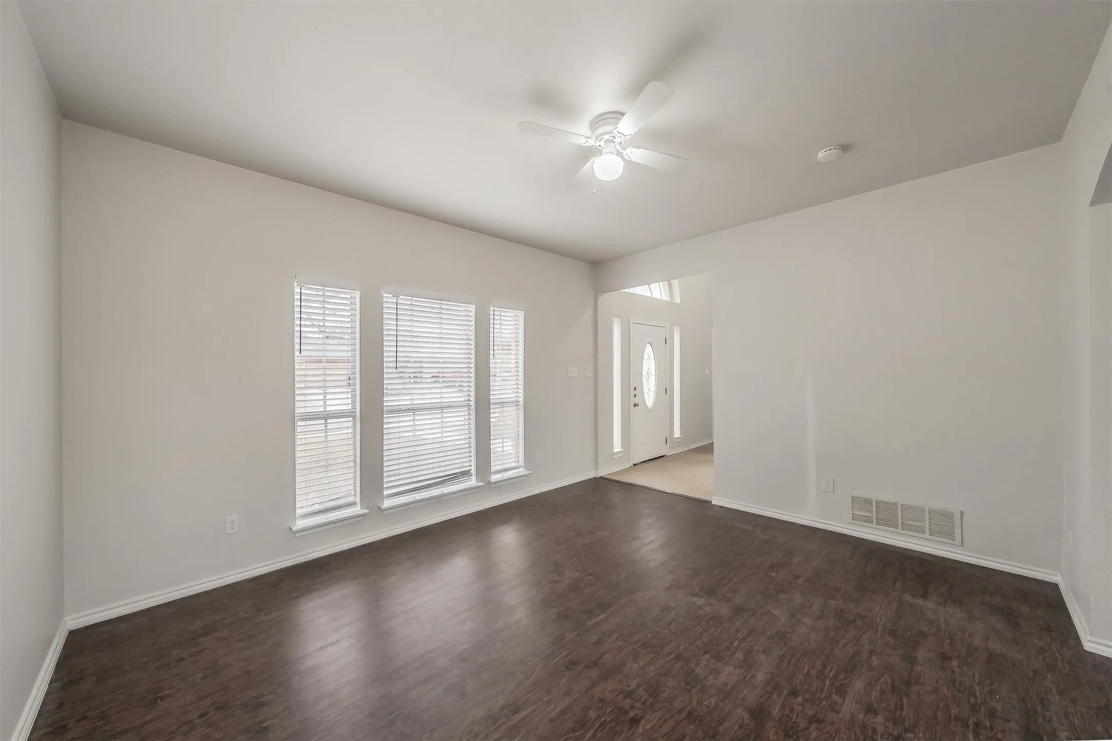 Single Family Residence For Rent in Tarrant County , 1411 Prentice Street, Arlington, Texas 76018, 4 Bedroom, 3 Bathroom, 2 Garage spaces, 2,108 Sqft, built in 1990, mls#21354521, Real Estate Agent in Arlington, Homes For Rent in Tarrant county, Homes For Rent in Arlington, Realtor in Arlington Texas, Real Estate Brokerage Independent Realty Texas, Luminita Cordes Realtor