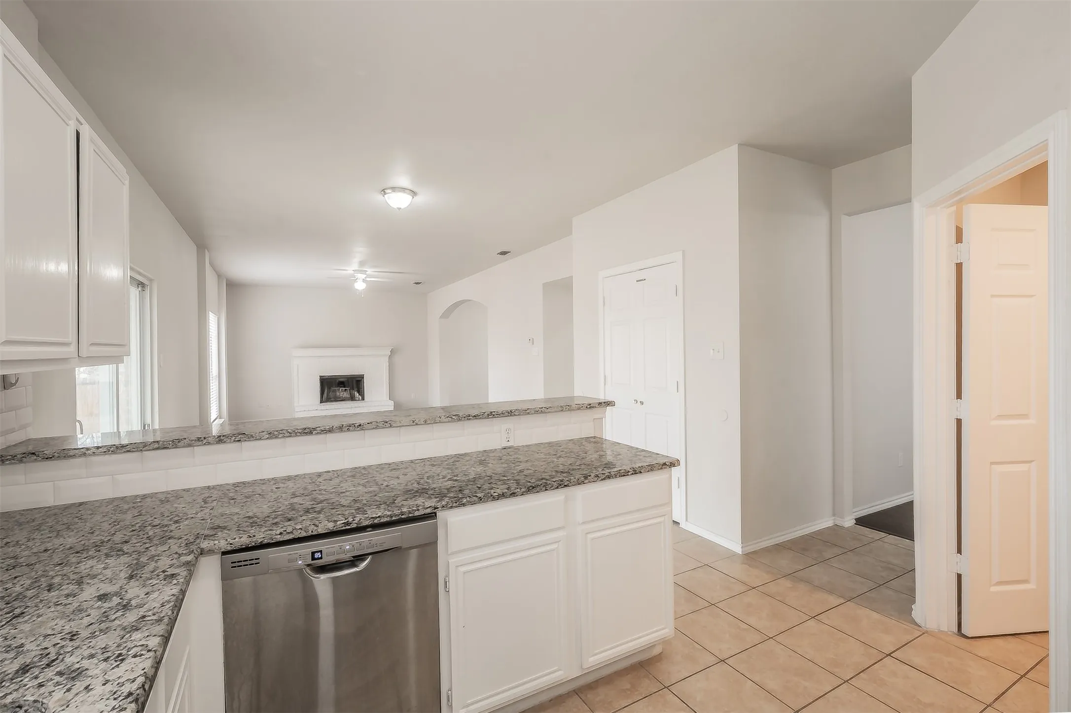 Single Family Residence For Rent in Tarrant County , 1411 Prentice Street, Arlington, Texas 76018, 4 Bedroom, 3 Bathroom, 2 Garage spaces, 2,108 Sqft, built in 1990, mls#21354521, Real Estate Agent in Arlington, Homes For Rent in Tarrant county, Homes For Rent in Arlington, Realtor in Arlington Texas, Real Estate Brokerage Independent Realty Texas, Luminita Cordes Realtor