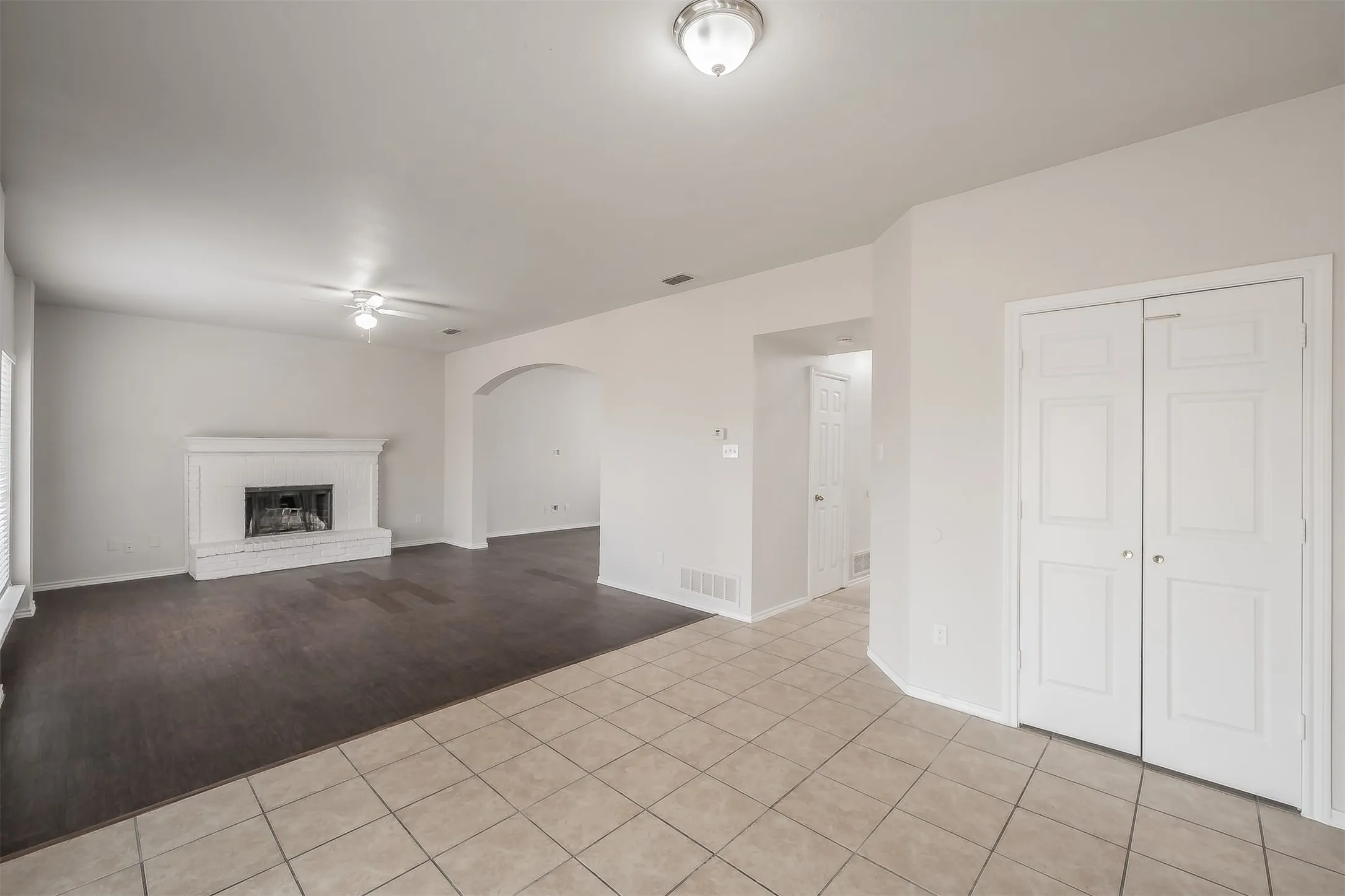 Single Family Residence For Rent in Tarrant County , 1411 Prentice Street, Arlington, Texas 76018, 4 Bedroom, 3 Bathroom, 2 Garage spaces, 2,108 Sqft, built in 1990, mls#21354521, Real Estate Agent in Arlington, Homes For Rent in Tarrant county, Homes For Rent in Arlington, Realtor in Arlington Texas, Real Estate Brokerage Independent Realty Texas, Luminita Cordes Realtor