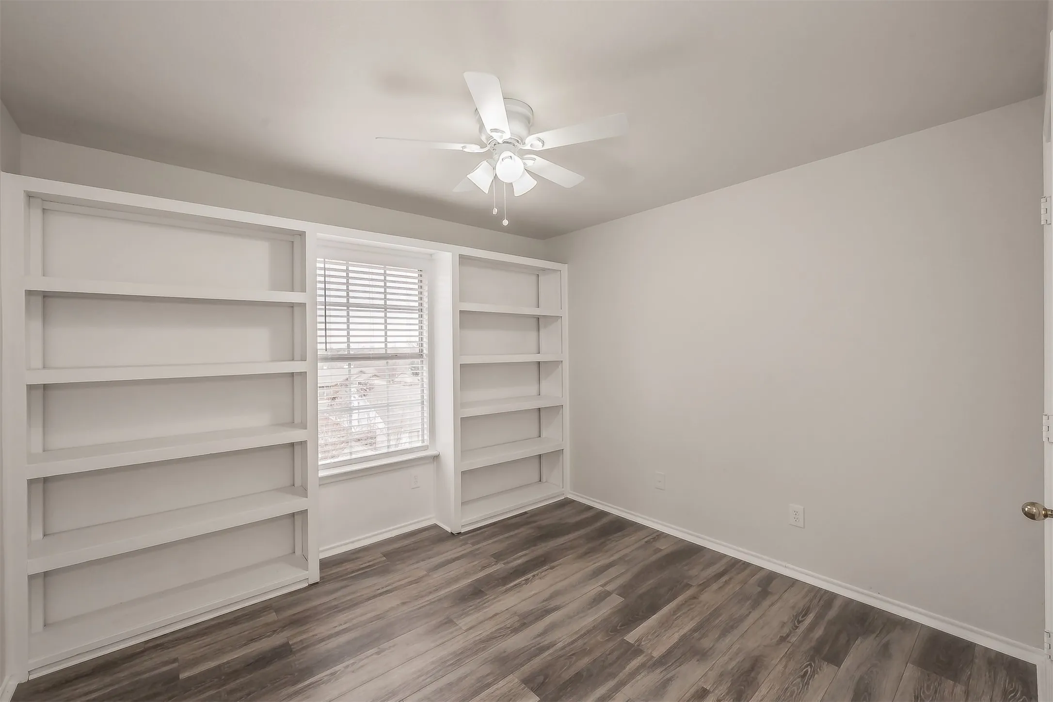 Single Family Residence For Rent in Tarrant County , 1411 Prentice Street, Arlington, Texas 76018, 4 Bedroom, 3 Bathroom, 2 Garage spaces, 2,108 Sqft, built in 1990, mls#21354521, Real Estate Agent in Arlington, Homes For Rent in Tarrant county, Homes For Rent in Arlington, Realtor in Arlington Texas, Real Estate Brokerage Independent Realty Texas, Luminita Cordes Realtor
