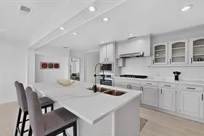 Single Family Residence For Rent in Tarrant County , 3317 Old Hickory Trail, Forest Hill, Texas 76140, 5 Bedroom, 4 Bathroom, 2 Garage spaces, 3,154 Sqft, built in 1966, mls#21353289, Real Estate Agent in Forest Hill, Homes For Rent in Tarrant county, Homes For Rent in Forest Hill, Realtor in Forest Hill Texas, Real Estate Brokerage Independent Realty Texas, Luminita Cordes Realtor