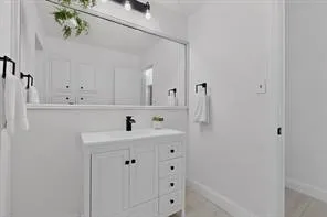 Single Family Residence For Rent in Tarrant County , 3317 Old Hickory Trail, Forest Hill, Texas 76140, 5 Bedroom, 4 Bathroom, 2 Garage spaces, 3,154 Sqft, built in 1966, mls#21353289, Real Estate Agent in Forest Hill, Homes For Rent in Tarrant county, Homes For Rent in Forest Hill, Realtor in Forest Hill Texas, Real Estate Brokerage Independent Realty Texas, Luminita Cordes Realtor