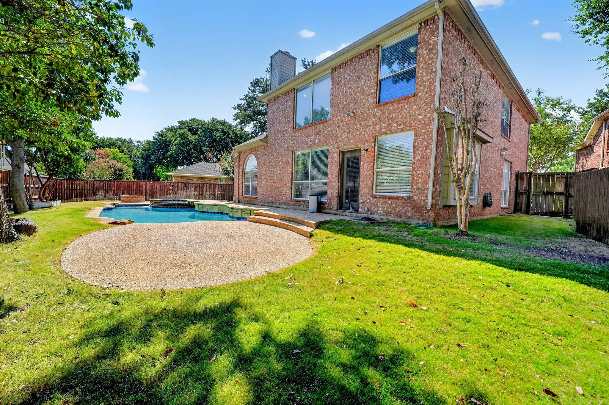 Extra room for outdoor furniture and yard games