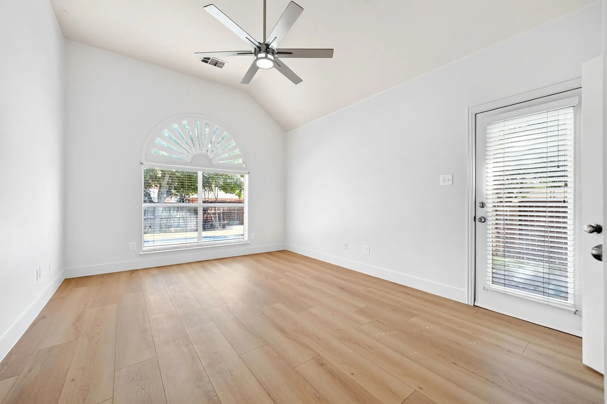 Single Family Residence For Sale in Denton County , 2917 Cedar Pass Court, Flower Mound, Texas 75022, 5 Bedroom, 3 Bathroom, 2 Garage spaces, 2,273 Sqft, built in 1996, mls#21342715, Real Estate Agent in Flower Mound, Homes For Sale in Denton county, Homes For Sale in Flower Mound, Realtor in Flower Mound Texas, Real Estate Brokerage Independent Realty Texas, Luminita Cordes Realtor