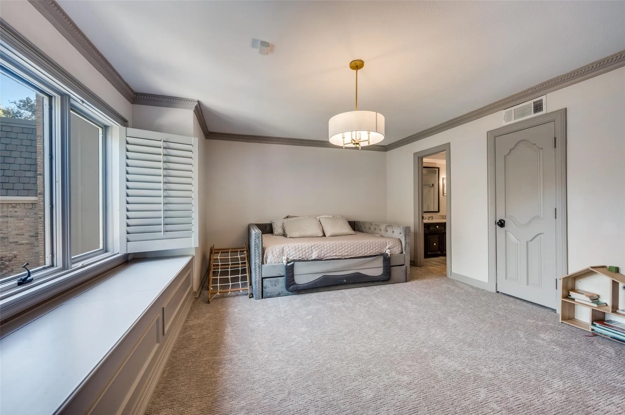 Single Family Residence For Rent in Dallas County , 4 Rue Du Lac Street, Dallas, Texas 75230, 3 Bedroom, 4 Bathroom, 2 Garage spaces, 3,820 Sqft, built in 1978, mls#21353850, Real Estate Agent in Dallas, Homes For Rent in Dallas county, Homes For Rent in Dallas, Realtor in Dallas Texas, Real Estate Brokerage Independent Realty Texas, Luminita Cordes Realtor