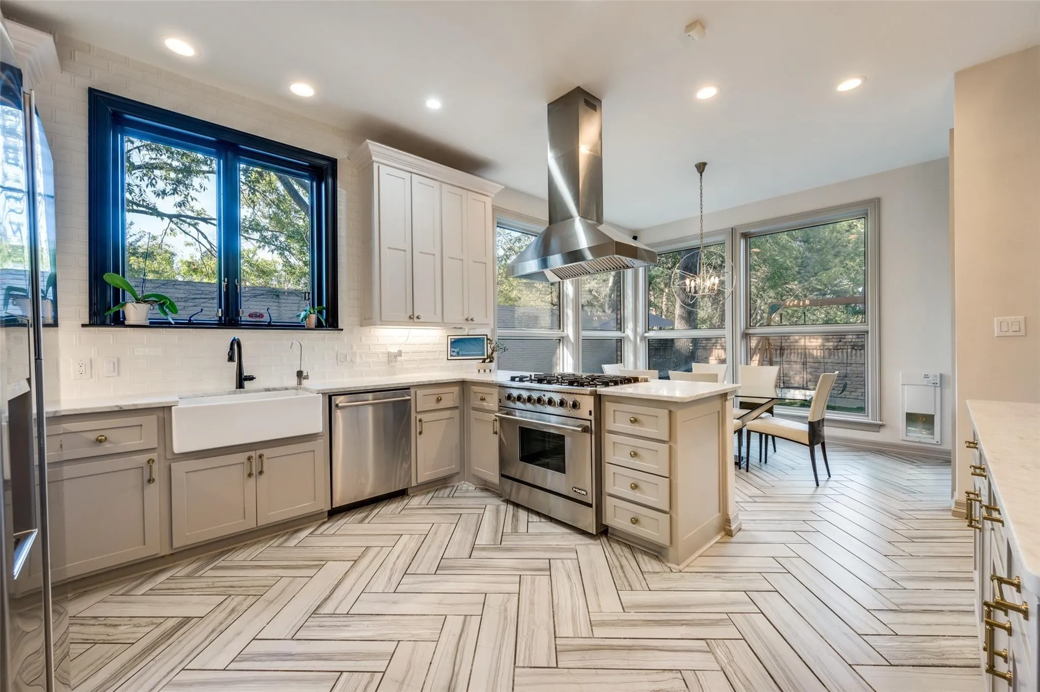 Single Family Residence For Rent in Dallas County , 4 Rue Du Lac Street, Dallas, Texas 75230, 3 Bedroom, 4 Bathroom, 2 Garage spaces, 3,820 Sqft, built in 1978, mls#21353850, Real Estate Agent in Dallas, Homes For Rent in Dallas county, Homes For Rent in Dallas, Realtor in Dallas Texas, Real Estate Brokerage Independent Realty Texas, Luminita Cordes Realtor