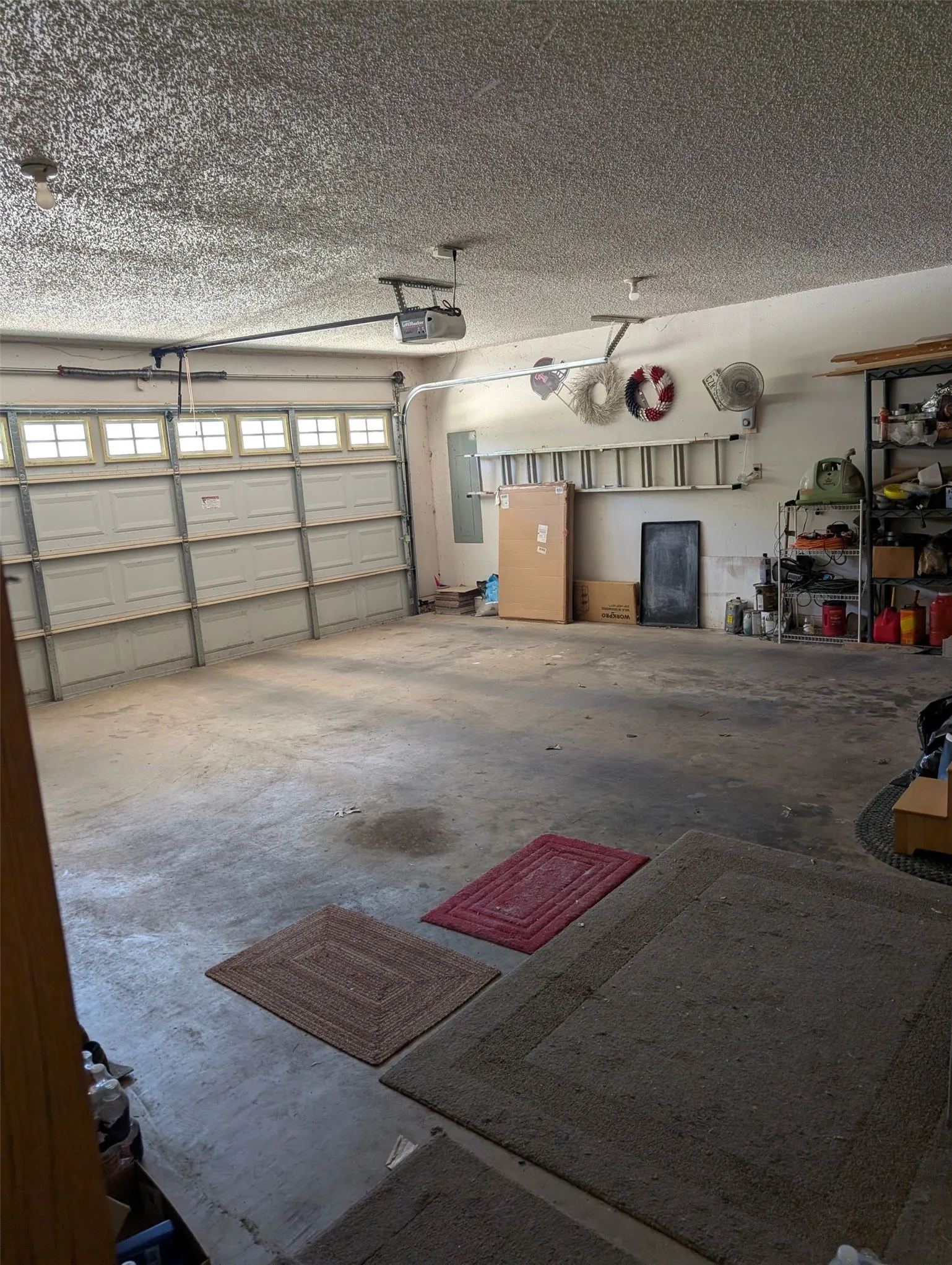 Single Family Residence For Sale in Tarrant County , 8832 Arbor Crest Court, Fort Worth, Texas 76179, 3 Bedroom, 2 Bathroom, 2 Garage spaces, 2,019 Sqft, built in 1985, mls#21354404, Real Estate Agent in Fort Worth, Homes For Sale in Tarrant county, Homes For Sale in Fort Worth, Realtor in Fort Worth Texas, Real Estate Brokerage Independent Realty Texas, Luminita Cordes Realtor
