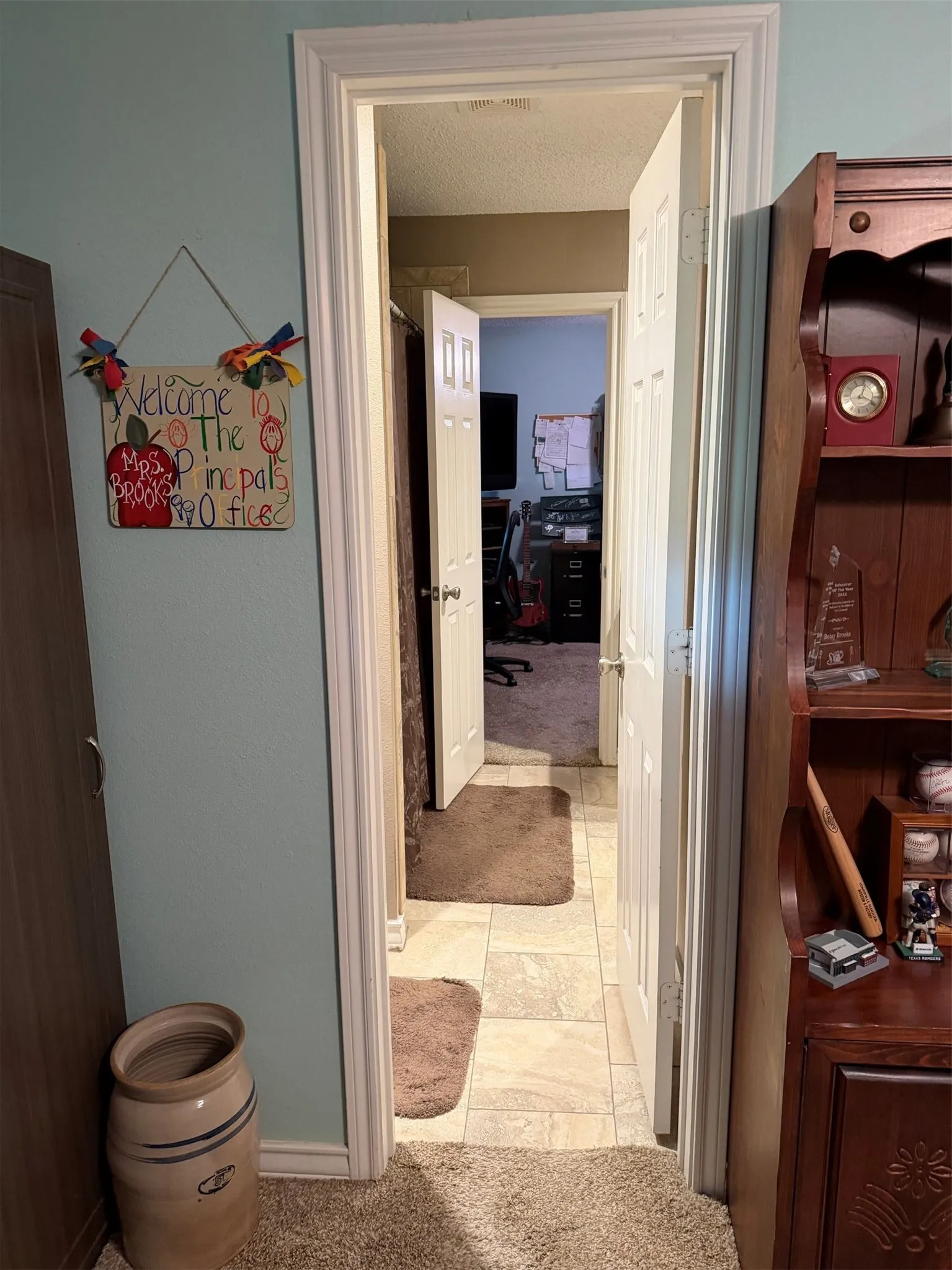 Single Family Residence For Sale in Tarrant County , 8832 Arbor Crest Court, Fort Worth, Texas 76179, 3 Bedroom, 2 Bathroom, 2 Garage spaces, 2,019 Sqft, built in 1985, mls#21354404, Real Estate Agent in Fort Worth, Homes For Sale in Tarrant county, Homes For Sale in Fort Worth, Realtor in Fort Worth Texas, Real Estate Brokerage Independent Realty Texas, Luminita Cordes Realtor