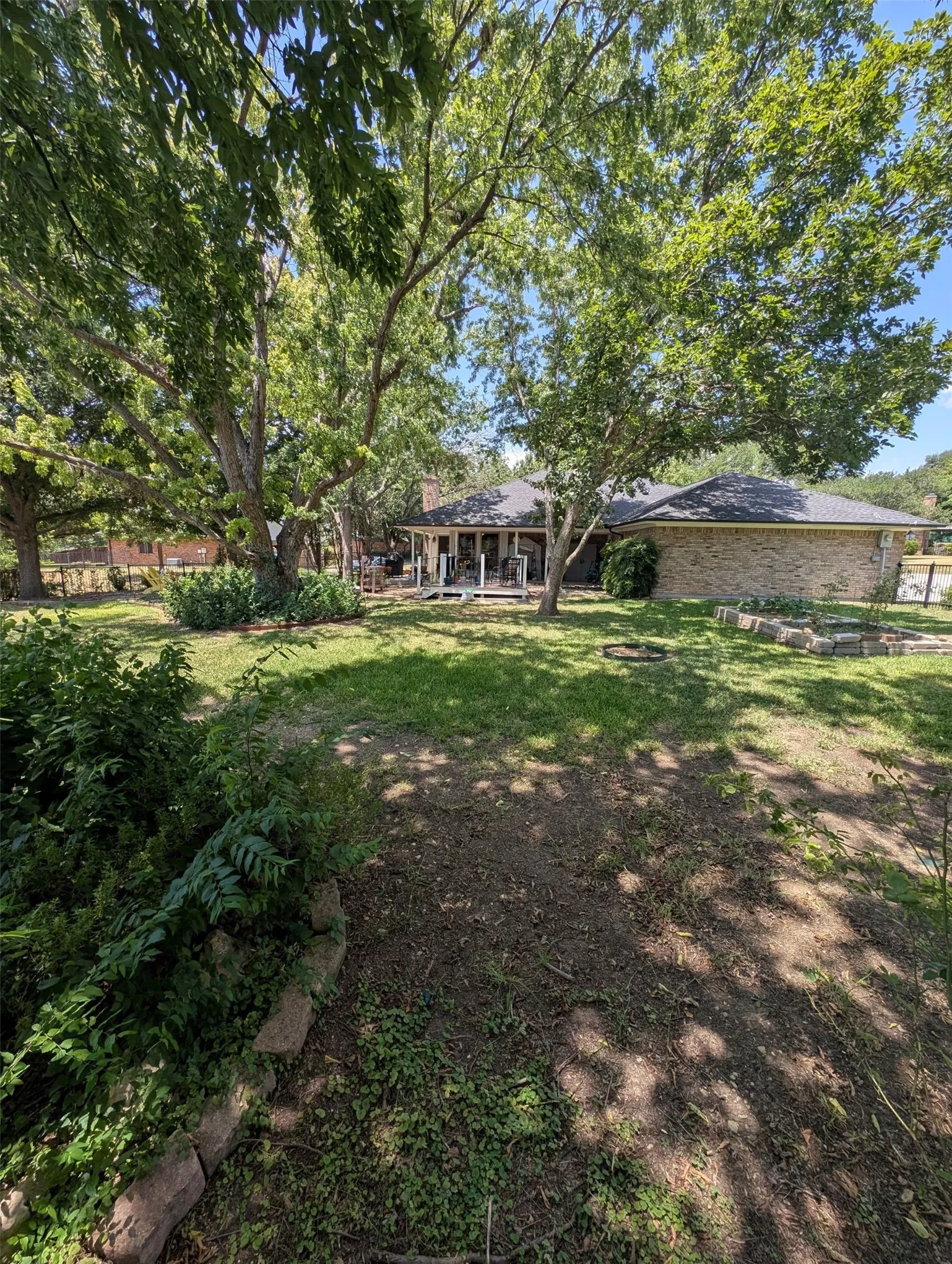 Single Family Residence For Sale in Tarrant County , 8832 Arbor Crest Court, Fort Worth, Texas 76179, 3 Bedroom, 2 Bathroom, 2 Garage spaces, 2,019 Sqft, built in 1985, mls#21354404, Real Estate Agent in Fort Worth, Homes For Sale in Tarrant county, Homes For Sale in Fort Worth, Realtor in Fort Worth Texas, Real Estate Brokerage Independent Realty Texas, Luminita Cordes Realtor