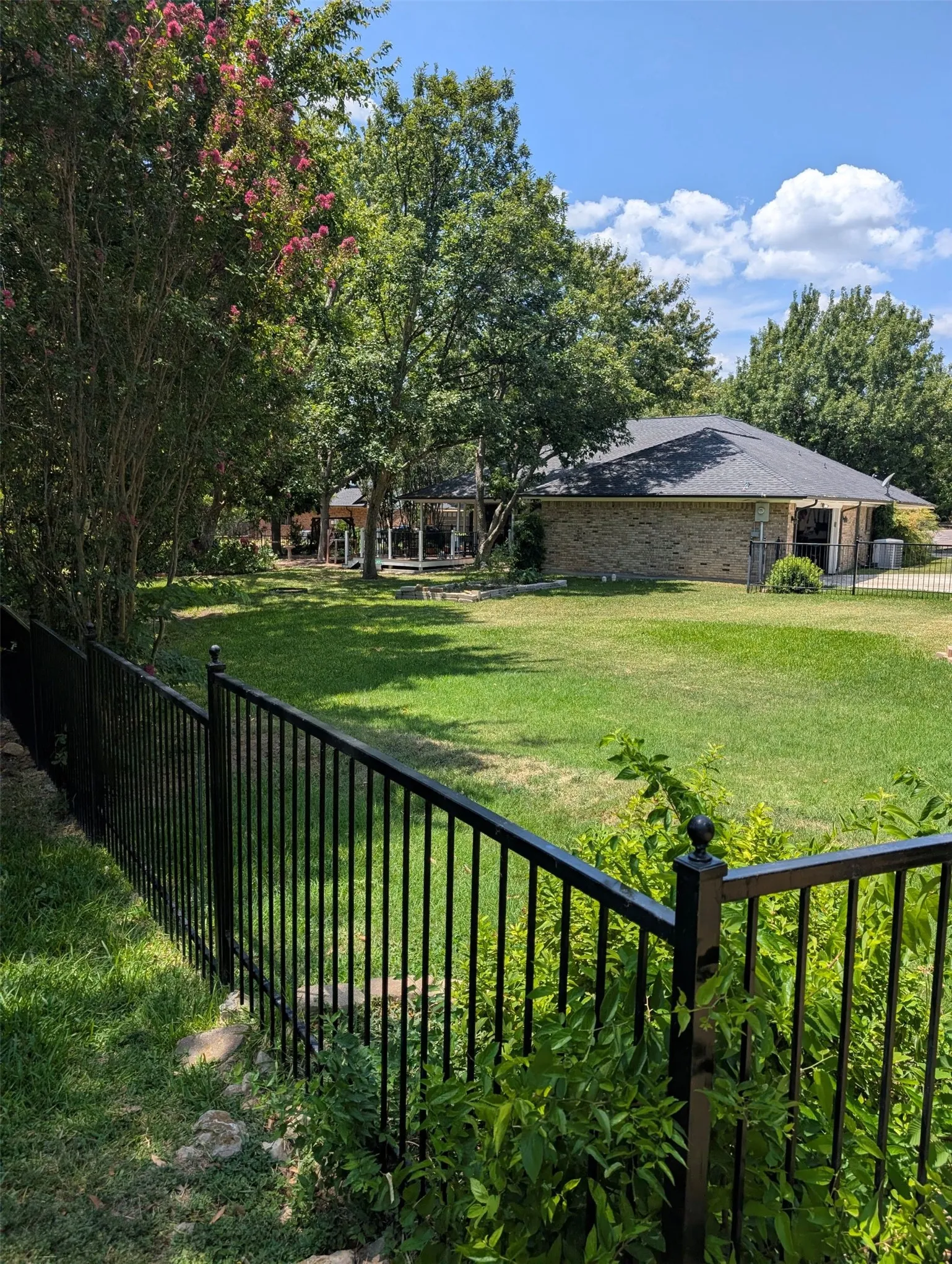 Single Family Residence For Sale in Tarrant County , 8832 Arbor Crest Court, Fort Worth, Texas 76179, 3 Bedroom, 2 Bathroom, 2 Garage spaces, 2,019 Sqft, built in 1985, mls#21354404, Real Estate Agent in Fort Worth, Homes For Sale in Tarrant county, Homes For Sale in Fort Worth, Realtor in Fort Worth Texas, Real Estate Brokerage Independent Realty Texas, Luminita Cordes Realtor