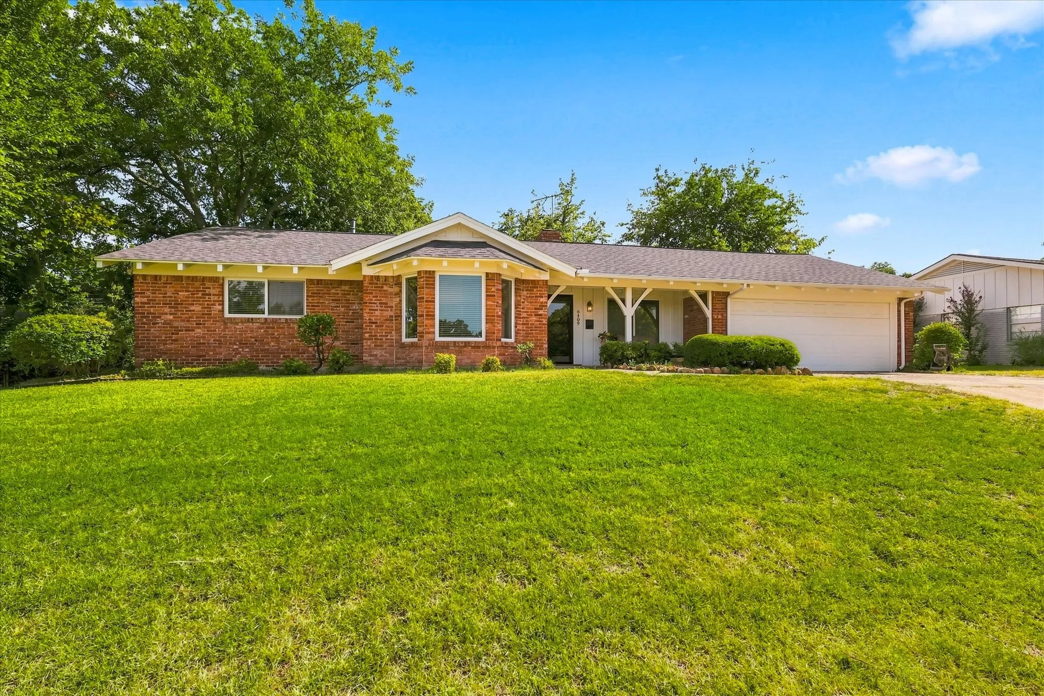 Single Family Residence For Sale in Tarrant County , 6409 W EMS Road, Fort Worth, Texas 76116, 3 Bedroom, 2 Bathroom, 2 Garage spaces, 2,015 Sqft, built in 1958, mls#21354538, Real Estate Agent in Fort Worth, Homes For Sale in Tarrant county, Homes For Sale in Fort Worth, Realtor in Fort Worth Texas, Real Estate Brokerage Independent Realty Texas, Luminita Cordes Realtor