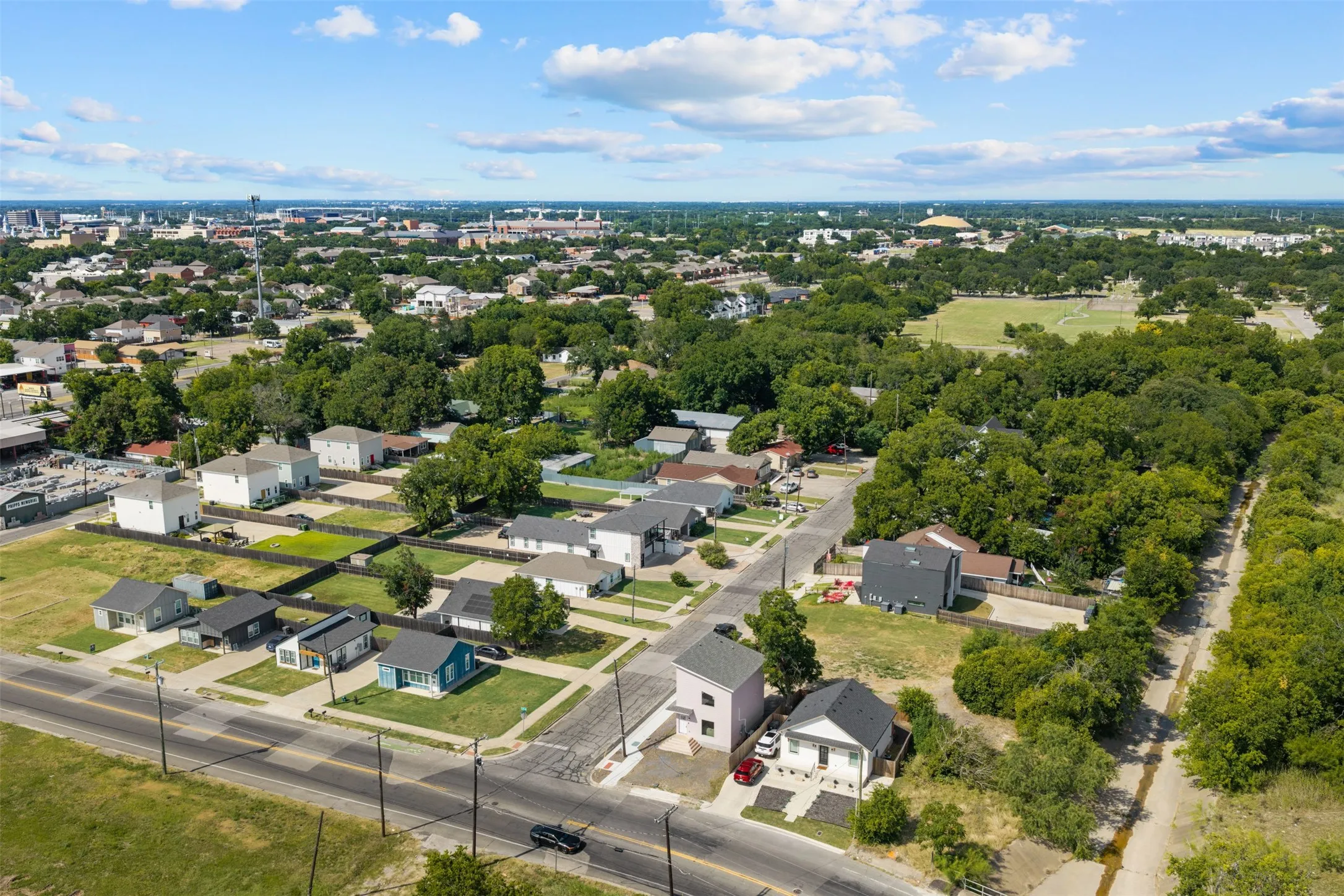 Single Family Residence For Sale in Mc Lennan County , 2400 S 12th Street, Waco, Texas 76706, 1 Bedroom, 2 Bathroom, Garage spaces, 840 Sqft, built in 2026, Price $215,000, mls#21354540, Real Estate Agent in Waco, Homes For Sale in Mc Lennan county, Homes For Sale in Waco, Realtor in Waco Texas, Real Estate Brokerage Independent Realty Texas, Luminita Cordes Realtor