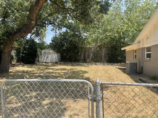 Single Family Residence For Rent in Tarrant County , 2232 Shady Brook Drive, Bedford, Texas 76021, 3 Bedroom, 2 Bathroom, 2 Garage spaces, 1,672 Sqft, built in 1964, mls#21354541, Real Estate Agent in Bedford, Homes For Rent in Tarrant county, Homes For Rent in Bedford, Realtor in Bedford Texas, Real Estate Brokerage Independent Realty Texas, Luminita Cordes Realtor