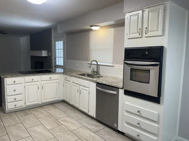 Single Family Residence For Rent in Tarrant County , 2232 Shady Brook Drive, Bedford, Texas 76021, 3 Bedroom, 2 Bathroom, 2 Garage spaces, 1,672 Sqft, built in 1964, mls#21354541, Real Estate Agent in Bedford, Homes For Rent in Tarrant county, Homes For Rent in Bedford, Realtor in Bedford Texas, Real Estate Brokerage Independent Realty Texas, Luminita Cordes Realtor