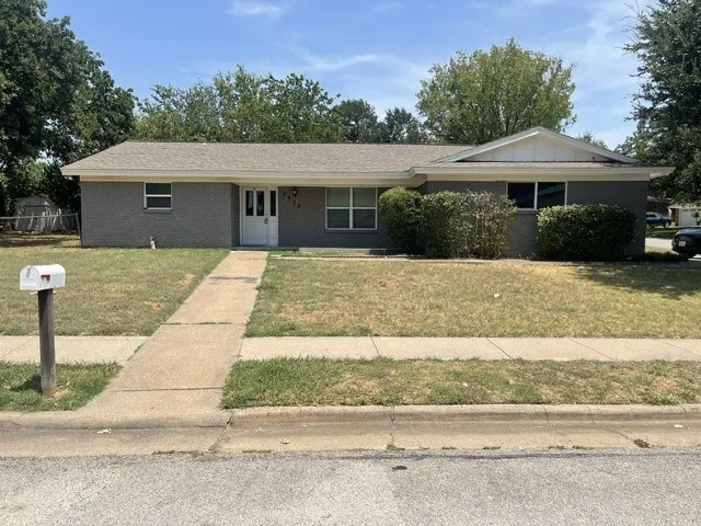 Single Family Residence For Rent in Tarrant County , 2232 Shady Brook Drive, Bedford, Texas 76021, 3 Bedroom, 2 Bathroom, 2 Garage spaces, 1,672 Sqft, built in 1964, mls#21354541, Real Estate Agent in Bedford, Homes For Rent in Tarrant county, Homes For Rent in Bedford, Realtor in Bedford Texas, Real Estate Brokerage Independent Realty Texas, Luminita Cordes Realtor