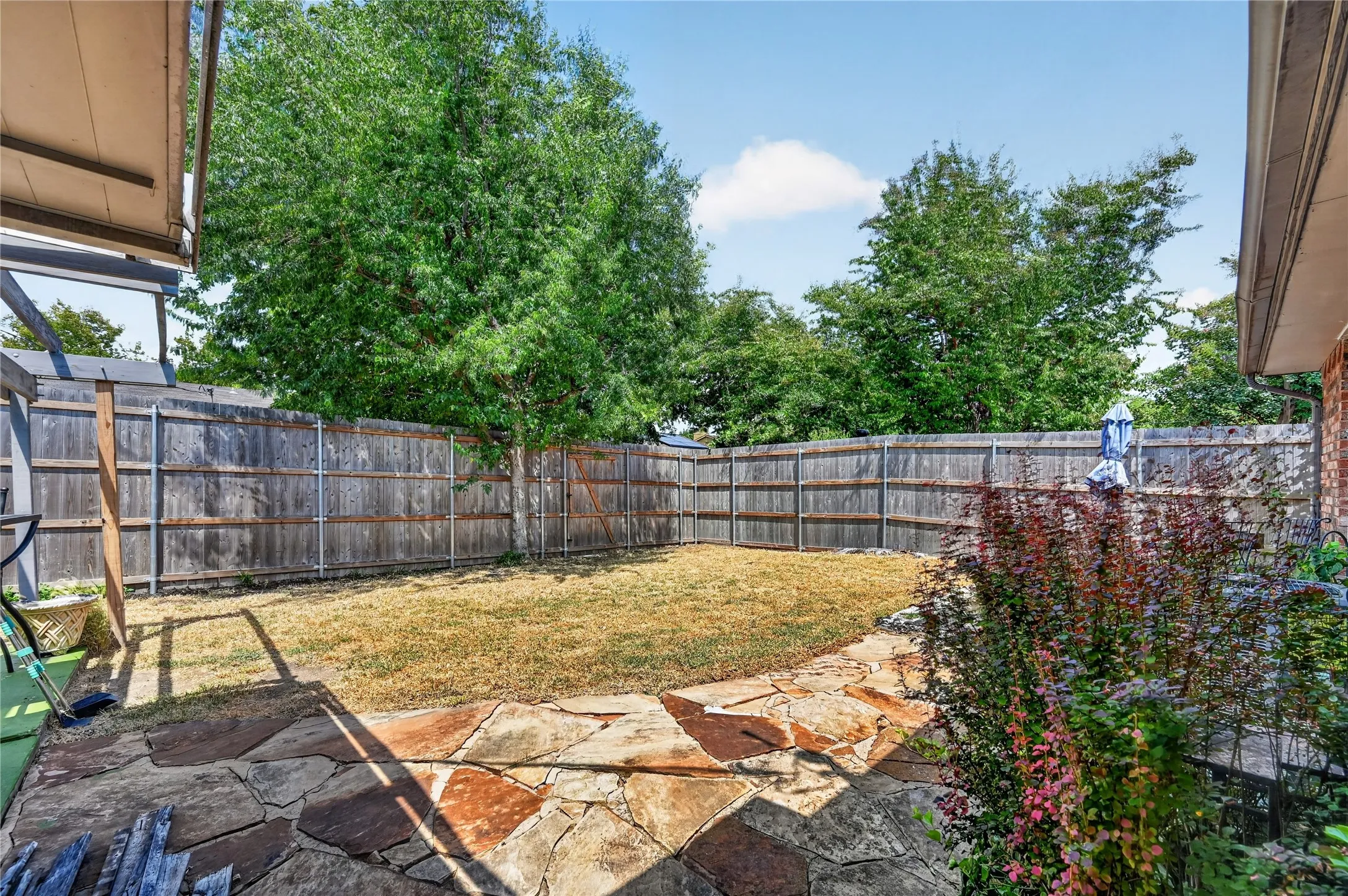 Single Family Residence For Sale in Collin County , 517 Hanover Drive, Allen, Texas 75002, 3 Bedroom, 2 Bathroom, 1 Garage spaces, 1,426 Sqft, built in 1977, mls#21352466, Real Estate Agent in Allen, Homes For Sale in Collin county, Homes For Sale in Allen, Realtor in Allen Texas, Real Estate Brokerage Independent Realty Texas, Luminita Cordes Realtor