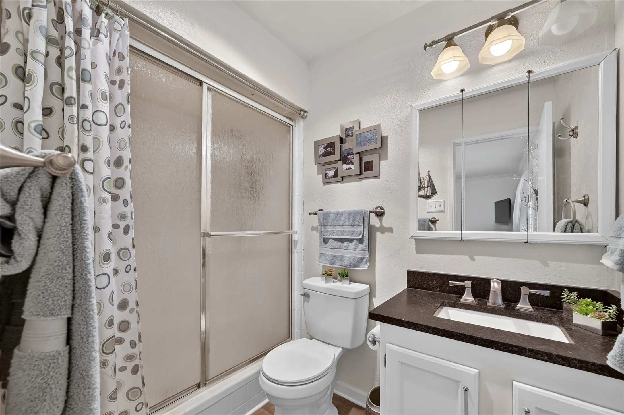 Single Family Residence For Sale in Collin County , 517 Hanover Drive, Allen, Texas 75002, 3 Bedroom, 2 Bathroom, 1 Garage spaces, 1,426 Sqft, built in 1977, mls#21352466, Real Estate Agent in Allen, Homes For Sale in Collin county, Homes For Sale in Allen, Realtor in Allen Texas, Real Estate Brokerage Independent Realty Texas, Luminita Cordes Realtor