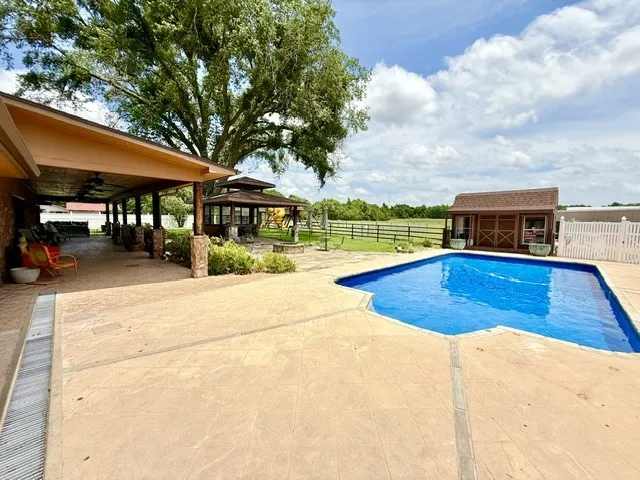 Single Family Residence For Sale in Henderson County , 1608 FM 1616, Athens, Texas 75751, 3 Bedroom, 3 Bathroom, Garage spaces, 3,345 Sqft, built in 1971, mls#21354544, Real Estate Agent in Athens, Homes For Sale in Henderson county, Homes For Sale in Athens, Realtor in Athens Texas, Real Estate Brokerage Independent Realty Texas, Luminita Cordes Realtor