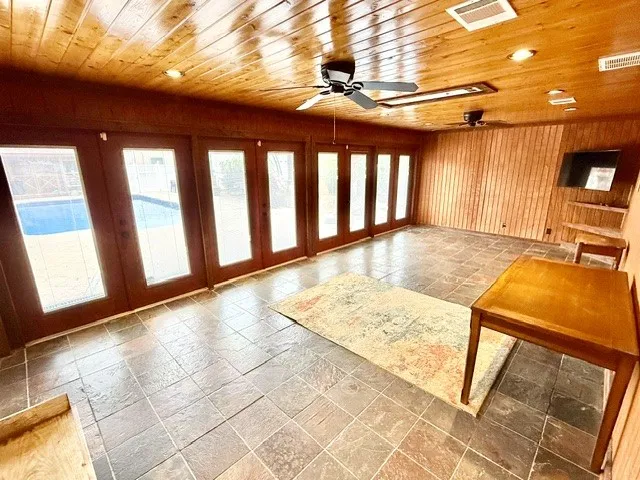 Single Family Residence For Sale in Henderson County , 1608 FM 1616, Athens, Texas 75751, 3 Bedroom, 3 Bathroom, Garage spaces, 3,345 Sqft, built in 1971, mls#21354544, Real Estate Agent in Athens, Homes For Sale in Henderson county, Homes For Sale in Athens, Realtor in Athens Texas, Real Estate Brokerage Independent Realty Texas, Luminita Cordes Realtor