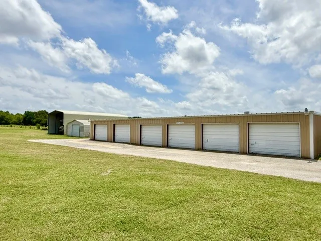 Single Family Residence For Sale in Henderson County , 1608 FM 1616, Athens, Texas 75751, 3 Bedroom, 3 Bathroom, Garage spaces, 3,345 Sqft, built in 1971, mls#21354544, Real Estate Agent in Athens, Homes For Sale in Henderson county, Homes For Sale in Athens, Realtor in Athens Texas, Real Estate Brokerage Independent Realty Texas, Luminita Cordes Realtor