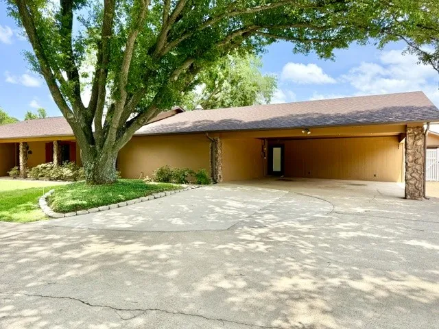 Single Family Residence For Sale in Henderson County , 1608 FM 1616, Athens, Texas 75751, 3 Bedroom, 3 Bathroom, Garage spaces, 3,345 Sqft, built in 1971, mls#21354544, Real Estate Agent in Athens, Homes For Sale in Henderson county, Homes For Sale in Athens, Realtor in Athens Texas, Real Estate Brokerage Independent Realty Texas, Luminita Cordes Realtor
