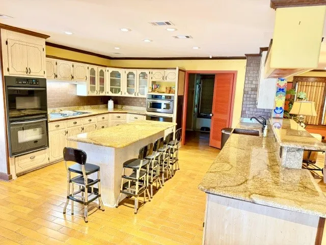 Single Family Residence For Sale in Henderson County , 1608 FM 1616, Athens, Texas 75751, 3 Bedroom, 3 Bathroom, Garage spaces, 3,345 Sqft, built in 1971, mls#21354544, Real Estate Agent in Athens, Homes For Sale in Henderson county, Homes For Sale in Athens, Realtor in Athens Texas, Real Estate Brokerage Independent Realty Texas, Luminita Cordes Realtor