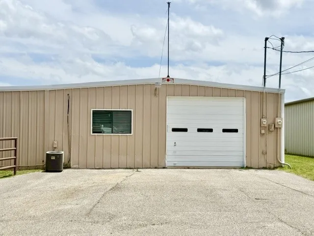Single Family Residence For Sale in Henderson County , 1608 FM 1616, Athens, Texas 75751, 3 Bedroom, 3 Bathroom, Garage spaces, 3,345 Sqft, built in 1971, mls#21354544, Real Estate Agent in Athens, Homes For Sale in Henderson county, Homes For Sale in Athens, Realtor in Athens Texas, Real Estate Brokerage Independent Realty Texas, Luminita Cordes Realtor