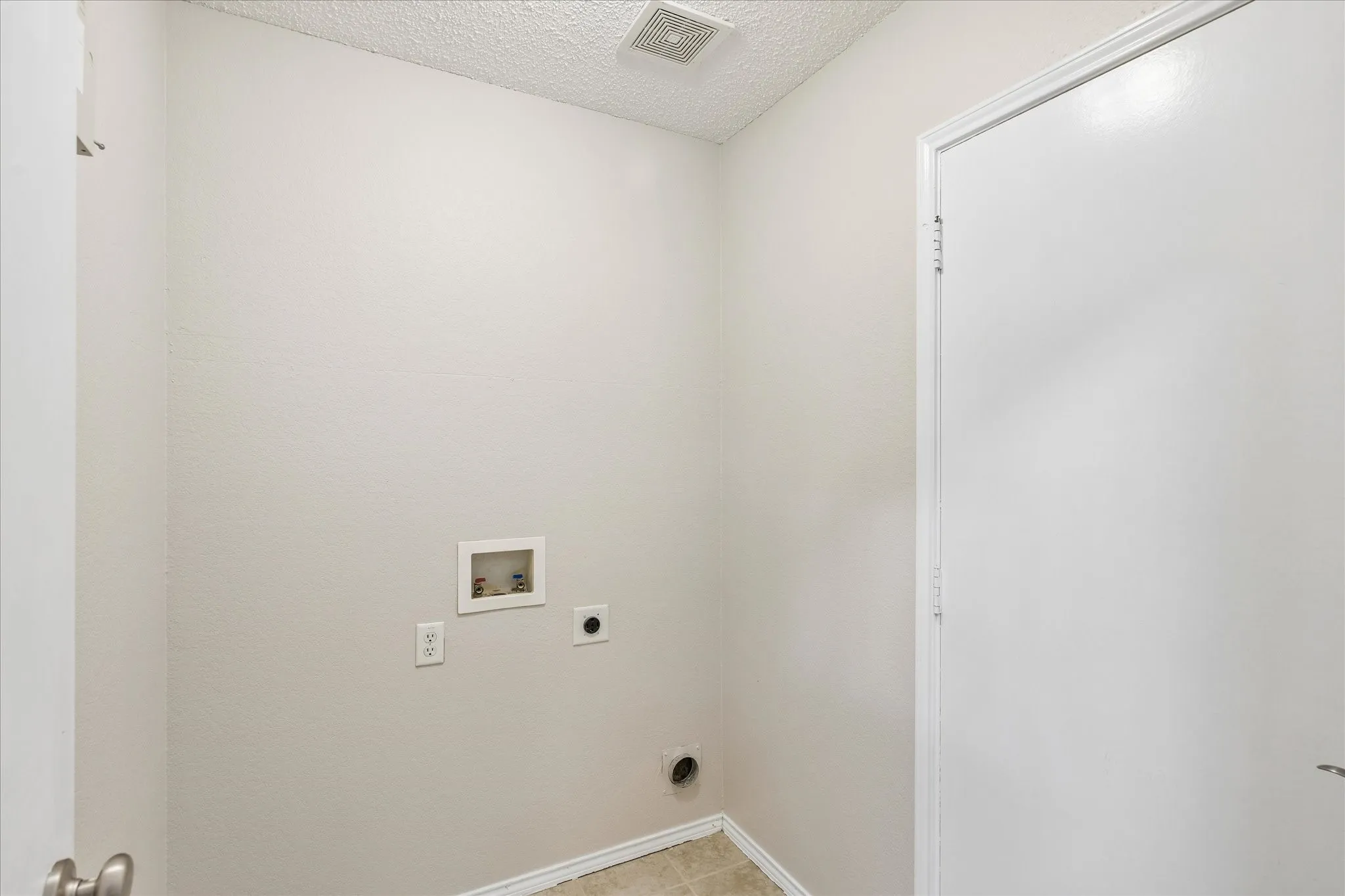 Single Family Residence For Sale in Tarrant County , 13220 Ridgepointe, Fort Worth, Texas 76244, 3 Bedroom, 2 Bathroom, 2 Garage spaces, 1,784 Sqft, built in 2002, mls#21353705, Real Estate Agent in Fort Worth, Homes For Sale in Tarrant county, Homes For Sale in Fort Worth, Realtor in Fort Worth Texas, Real Estate Brokerage Independent Realty Texas, Luminita Cordes Realtor