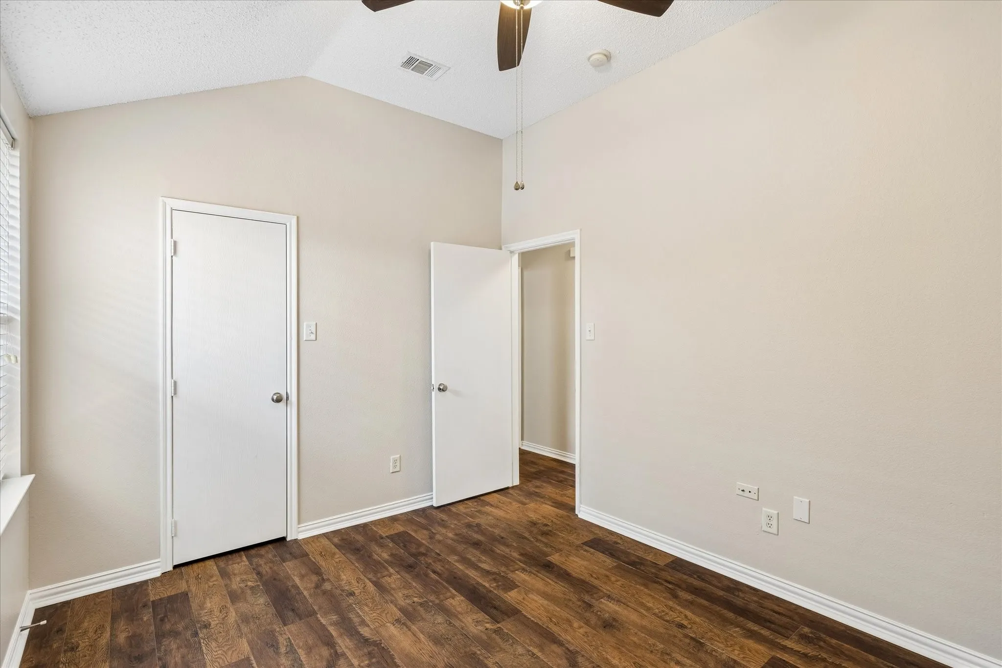 Single Family Residence For Sale in Tarrant County , 13220 Ridgepointe, Fort Worth, Texas 76244, 3 Bedroom, 2 Bathroom, 2 Garage spaces, 1,784 Sqft, built in 2002, mls#21353705, Real Estate Agent in Fort Worth, Homes For Sale in Tarrant county, Homes For Sale in Fort Worth, Realtor in Fort Worth Texas, Real Estate Brokerage Independent Realty Texas, Luminita Cordes Realtor