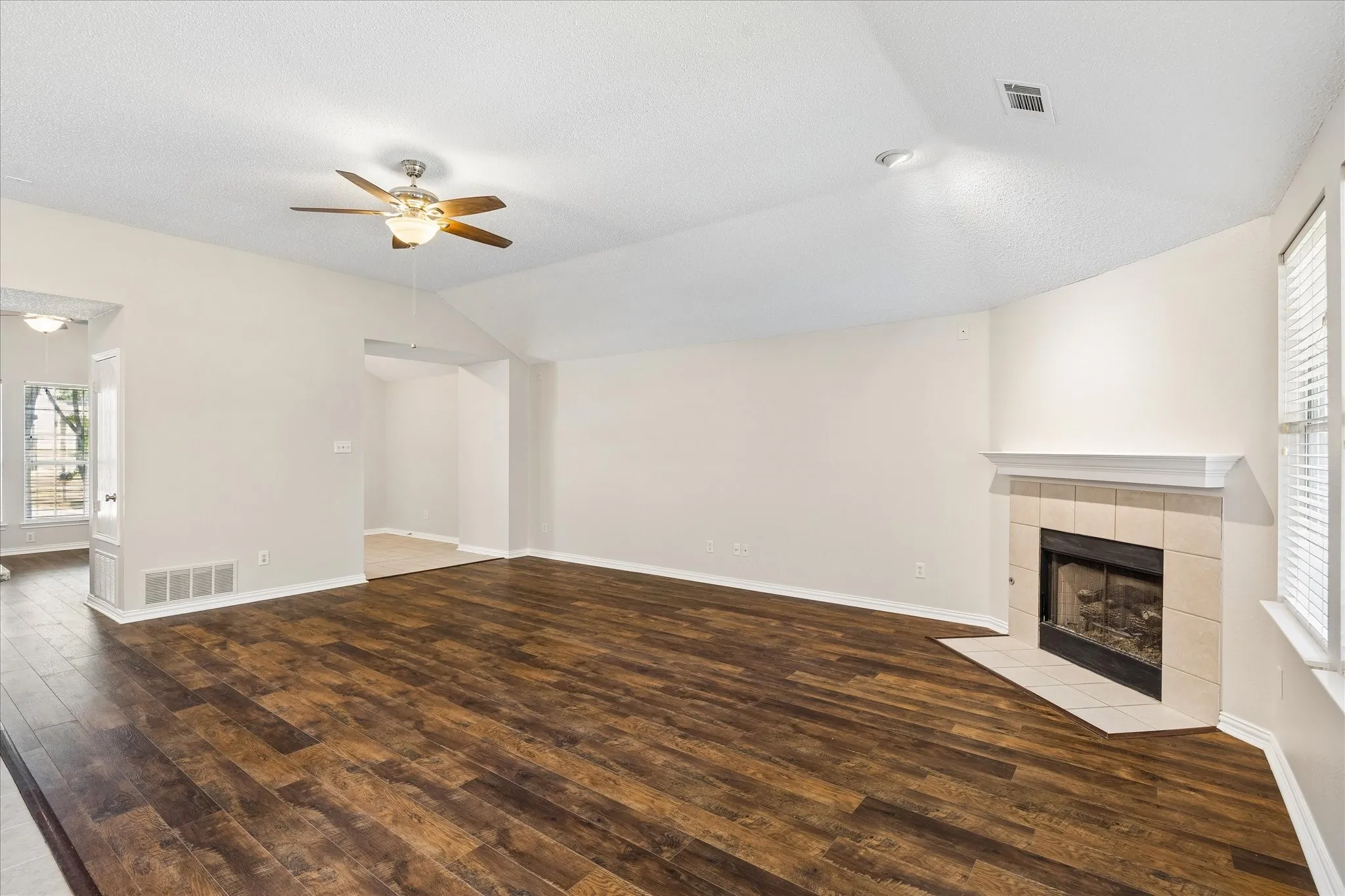 Single Family Residence For Sale in Tarrant County , 13220 Ridgepointe, Fort Worth, Texas 76244, 3 Bedroom, 2 Bathroom, 2 Garage spaces, 1,784 Sqft, built in 2002, mls#21353705, Real Estate Agent in Fort Worth, Homes For Sale in Tarrant county, Homes For Sale in Fort Worth, Realtor in Fort Worth Texas, Real Estate Brokerage Independent Realty Texas, Luminita Cordes Realtor