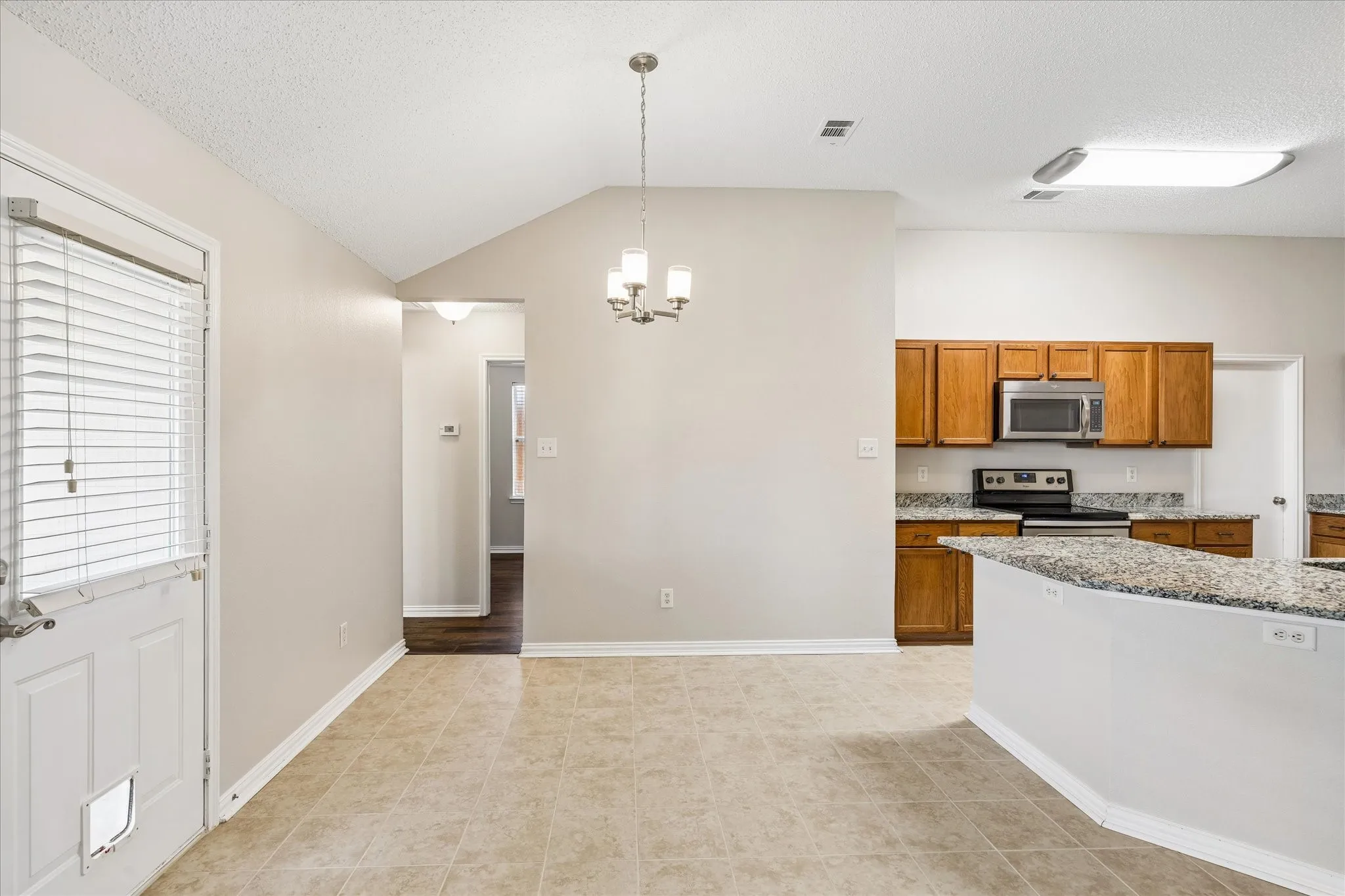 Single Family Residence For Sale in Tarrant County , 13220 Ridgepointe, Fort Worth, Texas 76244, 3 Bedroom, 2 Bathroom, 2 Garage spaces, 1,784 Sqft, built in 2002, mls#21353705, Real Estate Agent in Fort Worth, Homes For Sale in Tarrant county, Homes For Sale in Fort Worth, Realtor in Fort Worth Texas, Real Estate Brokerage Independent Realty Texas, Luminita Cordes Realtor