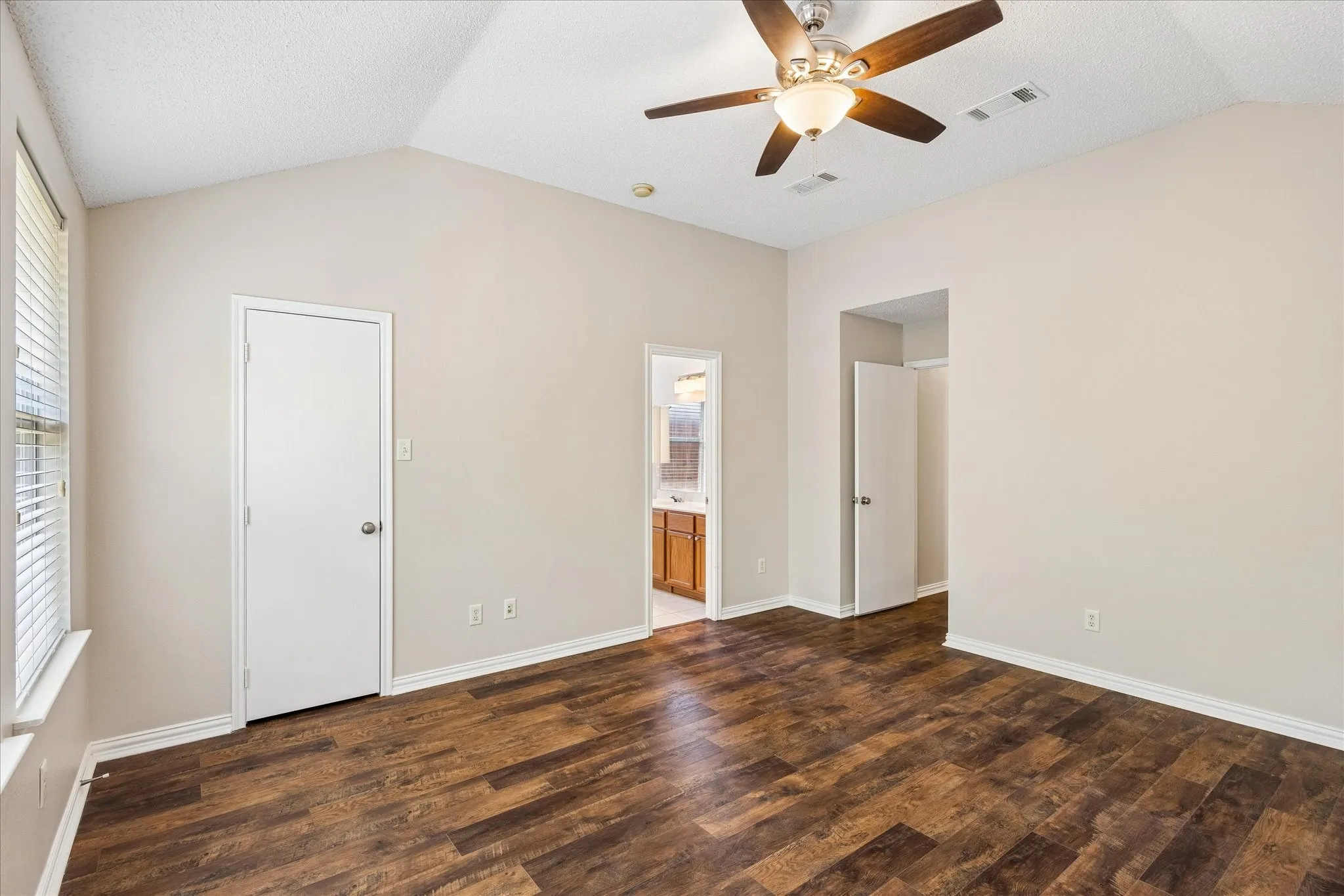 Single Family Residence For Sale in Tarrant County , 13220 Ridgepointe, Fort Worth, Texas 76244, 3 Bedroom, 2 Bathroom, 2 Garage spaces, 1,784 Sqft, built in 2002, mls#21353705, Real Estate Agent in Fort Worth, Homes For Sale in Tarrant county, Homes For Sale in Fort Worth, Realtor in Fort Worth Texas, Real Estate Brokerage Independent Realty Texas, Luminita Cordes Realtor