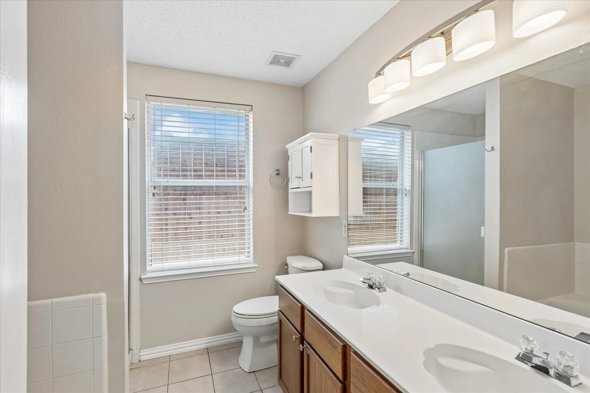 Single Family Residence For Sale in Tarrant County , 13220 Ridgepointe, Fort Worth, Texas 76244, 3 Bedroom, 2 Bathroom, 2 Garage spaces, 1,784 Sqft, built in 2002, mls#21353705, Real Estate Agent in Fort Worth, Homes For Sale in Tarrant county, Homes For Sale in Fort Worth, Realtor in Fort Worth Texas, Real Estate Brokerage Independent Realty Texas, Luminita Cordes Realtor