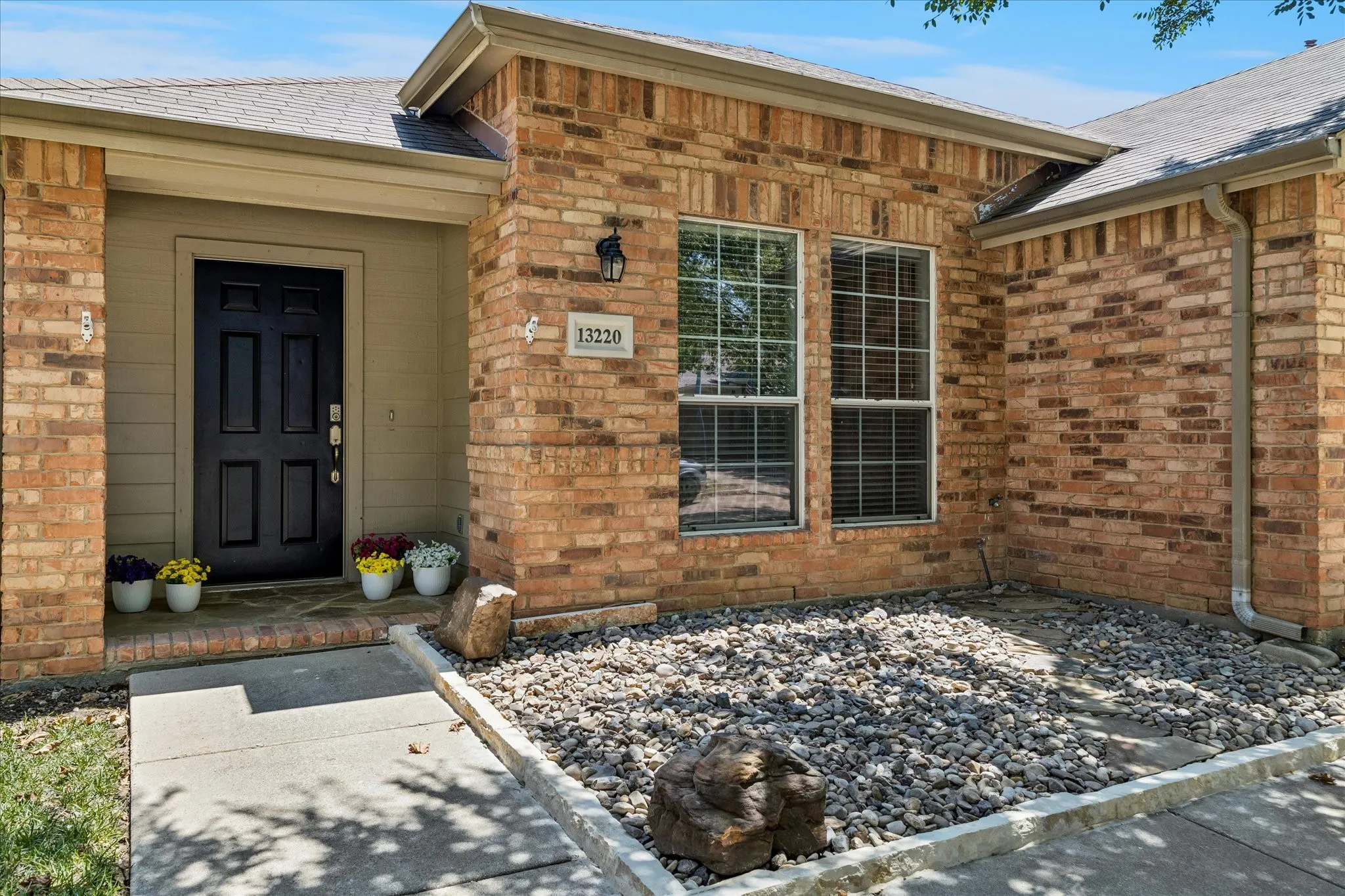 Single Family Residence For Sale in Tarrant County , 13220 Ridgepointe, Fort Worth, Texas 76244, 3 Bedroom, 2 Bathroom, 2 Garage spaces, 1,784 Sqft, built in 2002, mls#21353705, Real Estate Agent in Fort Worth, Homes For Sale in Tarrant county, Homes For Sale in Fort Worth, Realtor in Fort Worth Texas, Real Estate Brokerage Independent Realty Texas, Luminita Cordes Realtor