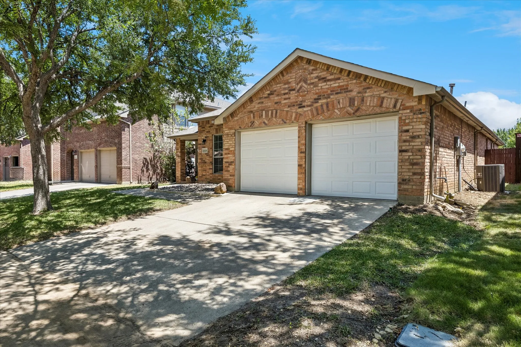 Single Family Residence For Sale in Tarrant County , 13220 Ridgepointe, Fort Worth, Texas 76244, 3 Bedroom, 2 Bathroom, 2 Garage spaces, 1,784 Sqft, built in 2002, mls#21353705, Real Estate Agent in Fort Worth, Homes For Sale in Tarrant county, Homes For Sale in Fort Worth, Realtor in Fort Worth Texas, Real Estate Brokerage Independent Realty Texas, Luminita Cordes Realtor