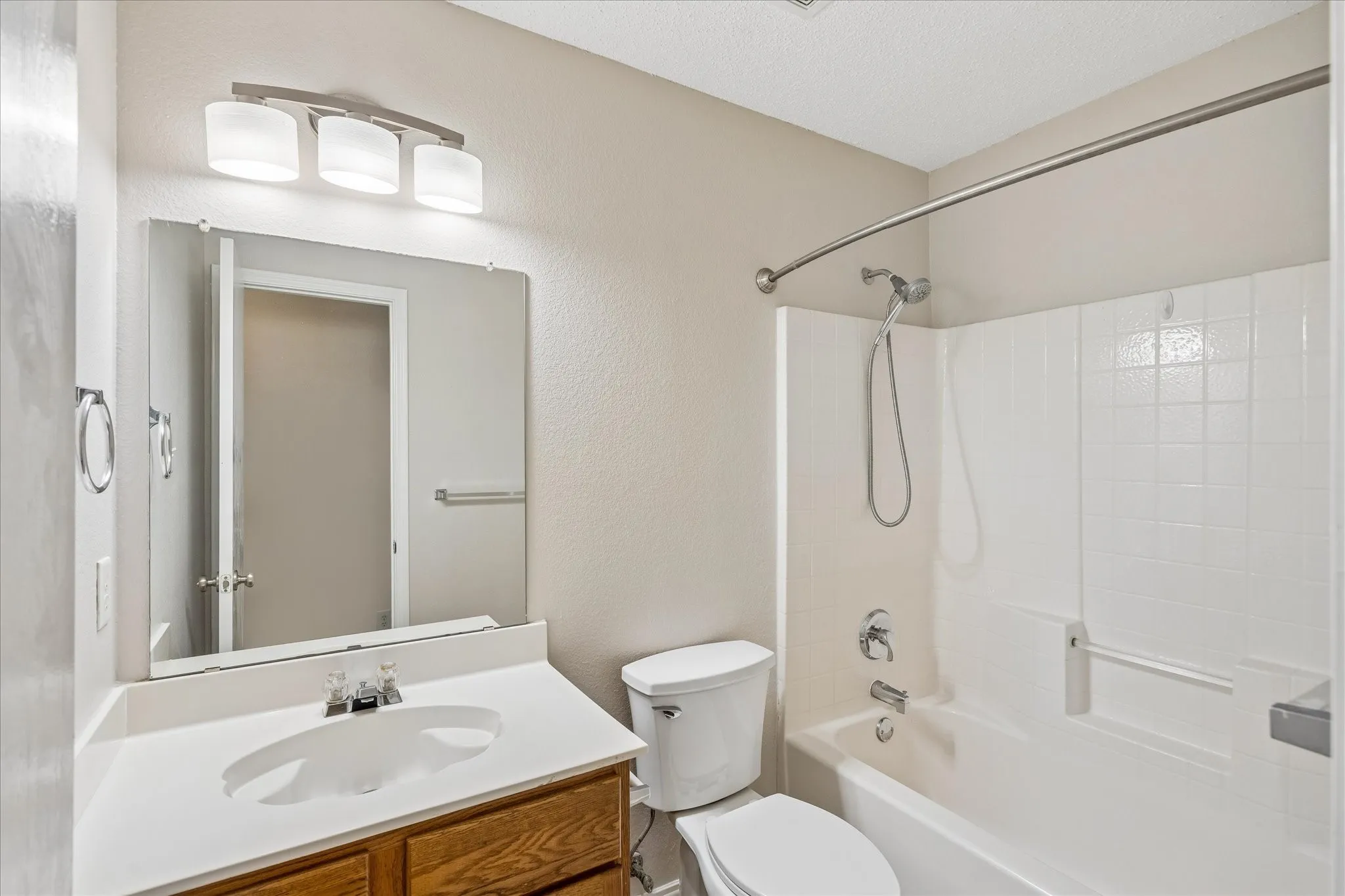 Single Family Residence For Sale in Tarrant County , 13220 Ridgepointe, Fort Worth, Texas 76244, 3 Bedroom, 2 Bathroom, 2 Garage spaces, 1,784 Sqft, built in 2002, mls#21353705, Real Estate Agent in Fort Worth, Homes For Sale in Tarrant county, Homes For Sale in Fort Worth, Realtor in Fort Worth Texas, Real Estate Brokerage Independent Realty Texas, Luminita Cordes Realtor