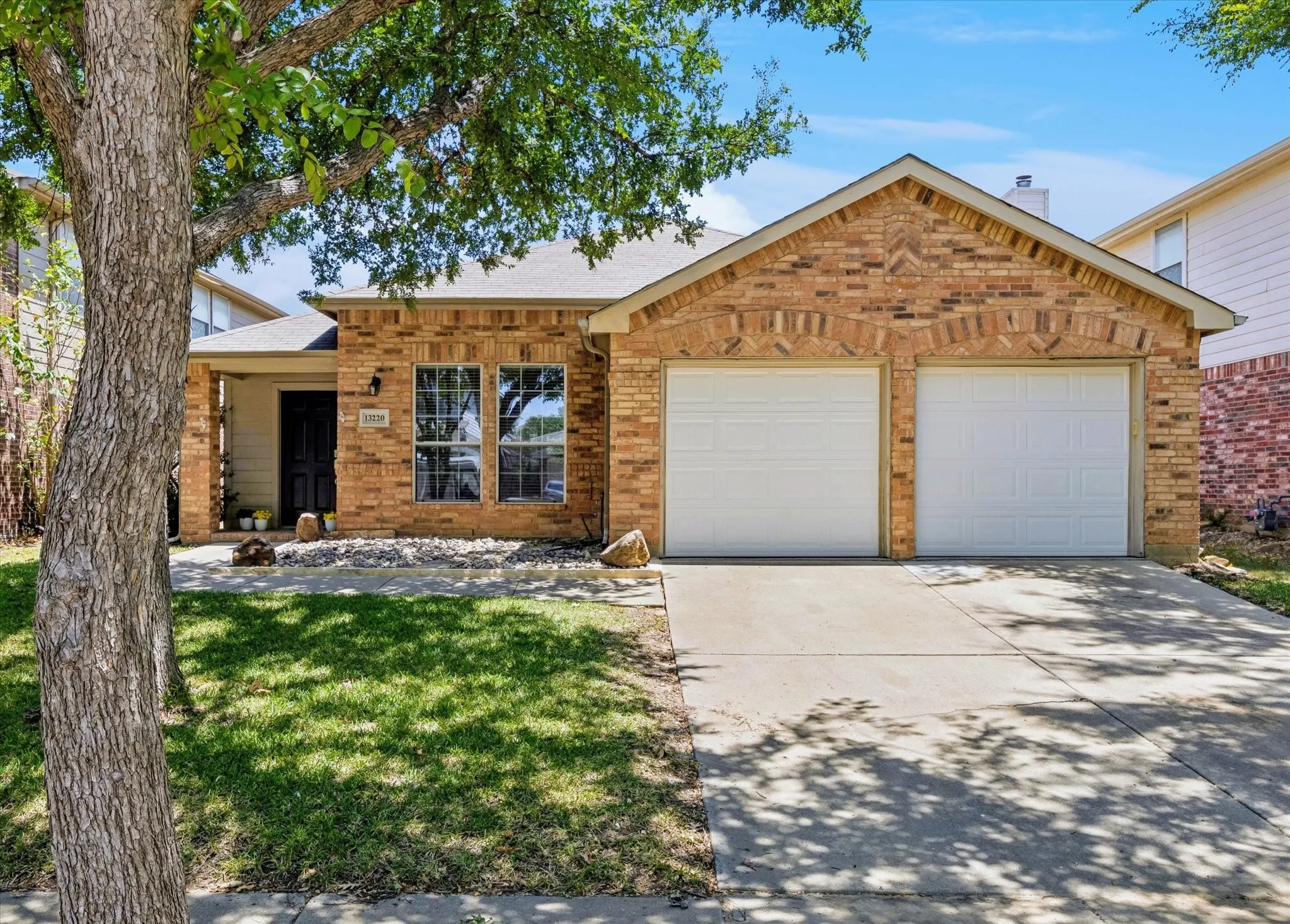 Single Family Residence For Sale in Tarrant County , 13220 Ridgepointe, Fort Worth, Texas 76244, 3 Bedroom, 2 Bathroom, 2 Garage spaces, 1,784 Sqft, built in 2002, mls#21353705, Real Estate Agent in Fort Worth, Homes For Sale in Tarrant county, Homes For Sale in Fort Worth, Realtor in Fort Worth Texas, Real Estate Brokerage Independent Realty Texas, Luminita Cordes Realtor