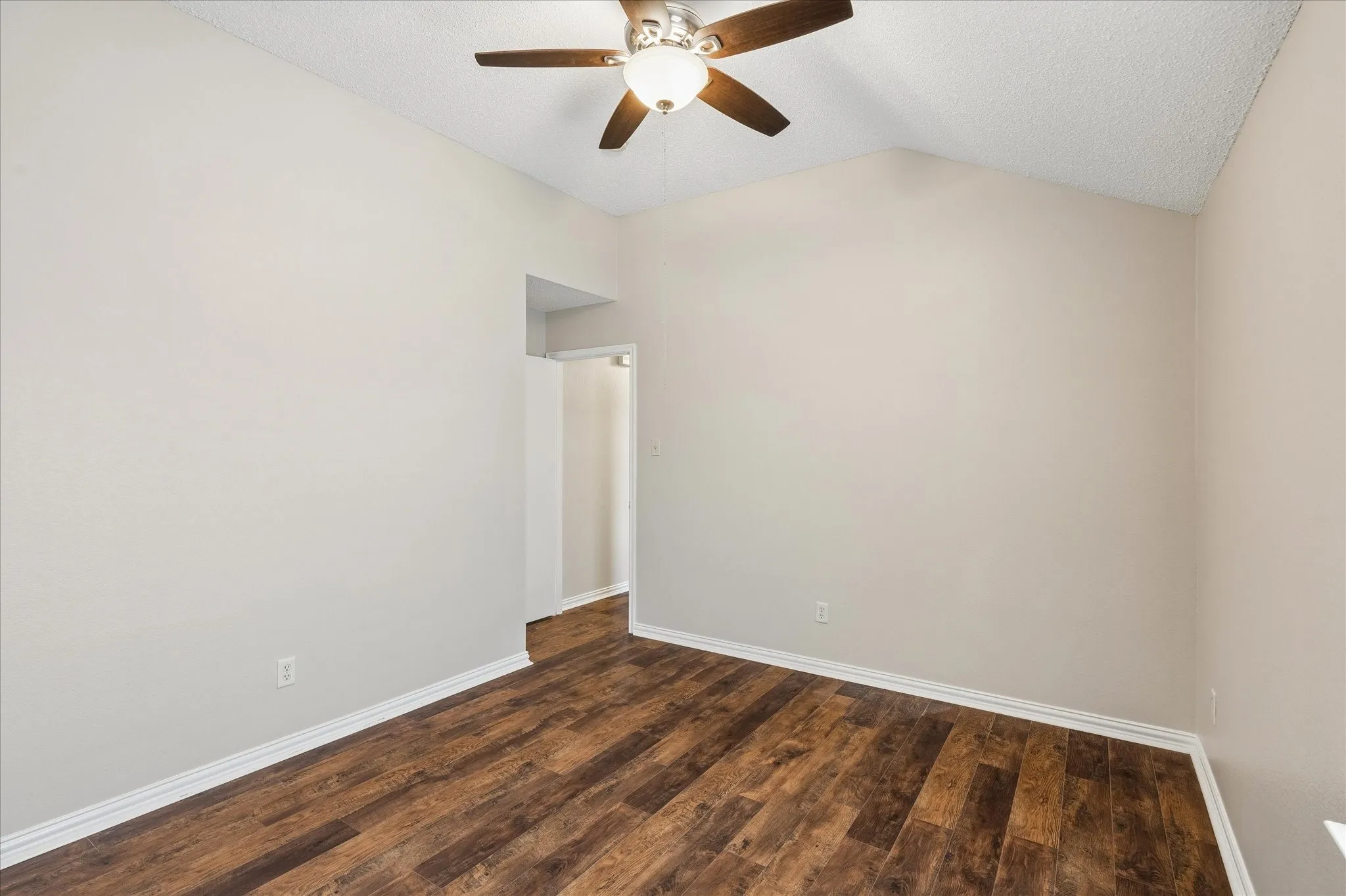 Single Family Residence For Sale in Tarrant County , 13220 Ridgepointe, Fort Worth, Texas 76244, 3 Bedroom, 2 Bathroom, 2 Garage spaces, 1,784 Sqft, built in 2002, mls#21353705, Real Estate Agent in Fort Worth, Homes For Sale in Tarrant county, Homes For Sale in Fort Worth, Realtor in Fort Worth Texas, Real Estate Brokerage Independent Realty Texas, Luminita Cordes Realtor