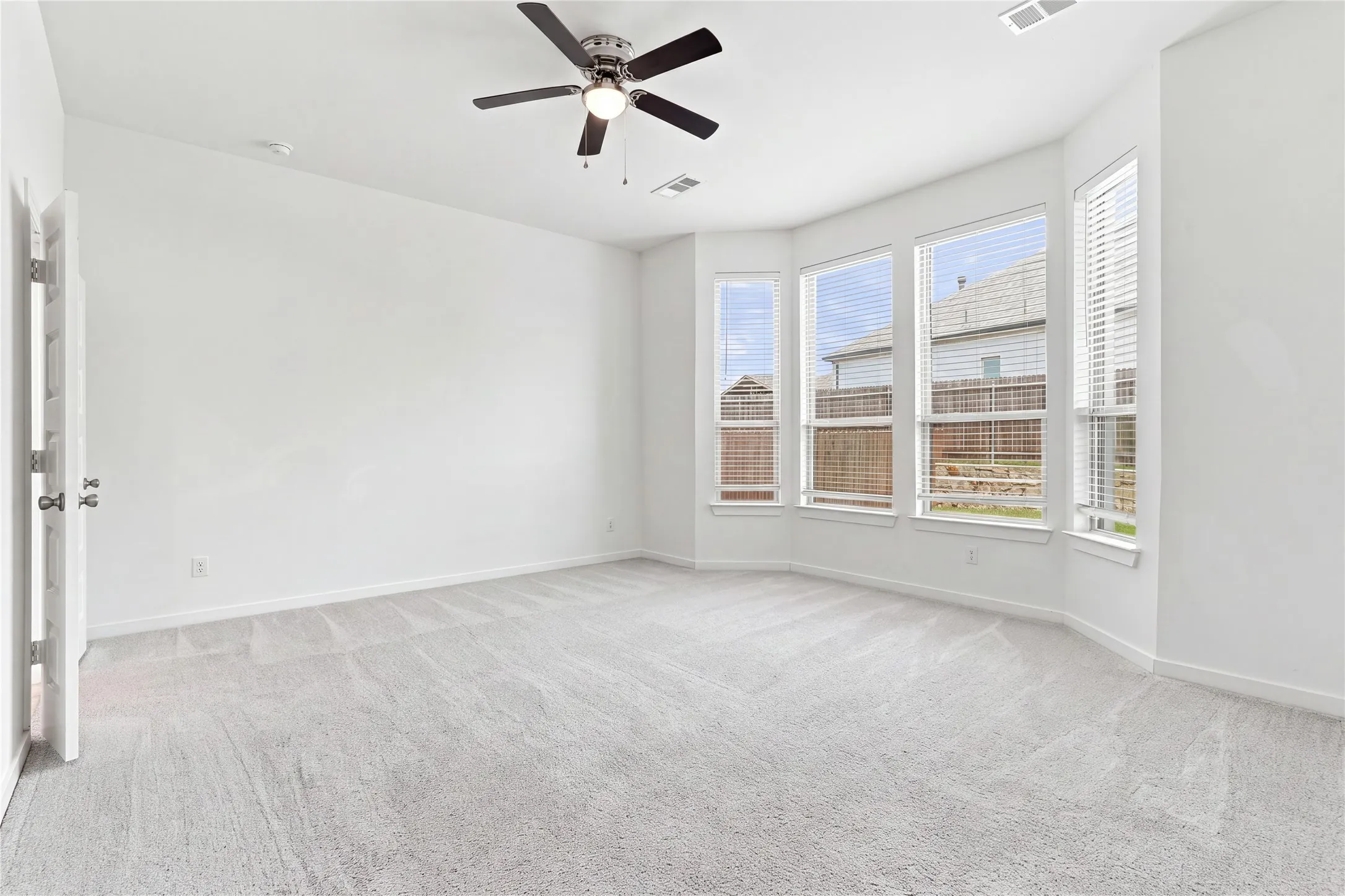 Single Family Residence For Sale in Kaufman County , 2410 Doncaster Drive, Forney, Texas 75126, 4 Bedroom, 4 Bathroom, Garage spaces, 3,188 Sqft, built in 2022, mls#21354534, Real Estate Agent in Forney, Homes For Sale in Kaufman county, Homes For Sale in Forney, Realtor in Forney Texas, Real Estate Brokerage Independent Realty Texas, Luminita Cordes Realtor