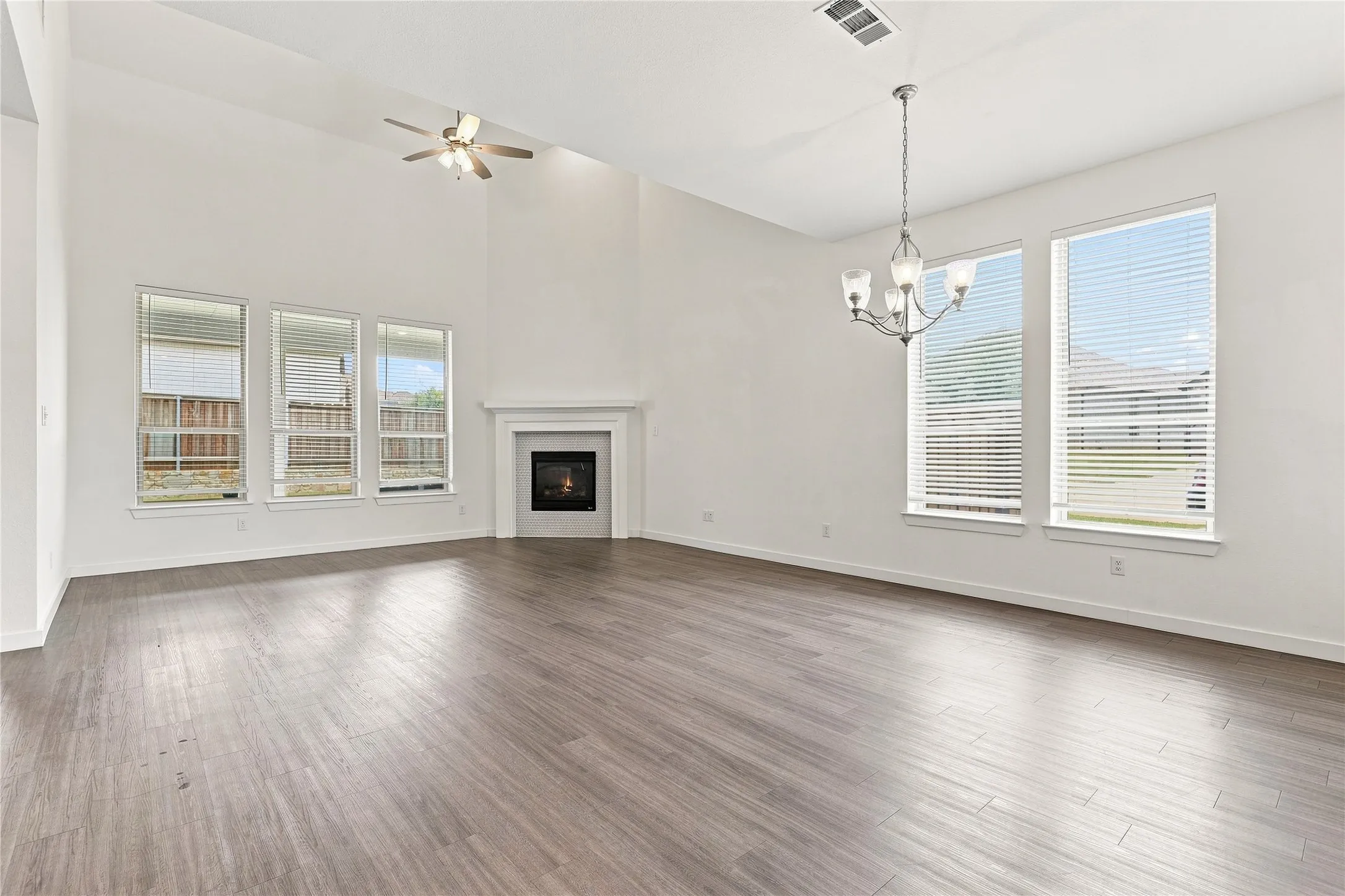 Single Family Residence For Sale in Kaufman County , 2410 Doncaster Drive, Forney, Texas 75126, 4 Bedroom, 4 Bathroom, Garage spaces, 3,188 Sqft, built in 2022, mls#21354534, Real Estate Agent in Forney, Homes For Sale in Kaufman county, Homes For Sale in Forney, Realtor in Forney Texas, Real Estate Brokerage Independent Realty Texas, Luminita Cordes Realtor