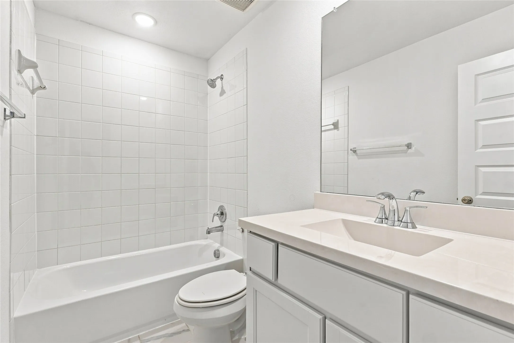 Single Family Residence For Sale in Kaufman County , 2410 Doncaster Drive, Forney, Texas 75126, 4 Bedroom, 4 Bathroom, Garage spaces, 3,188 Sqft, built in 2022, mls#21354534, Real Estate Agent in Forney, Homes For Sale in Kaufman county, Homes For Sale in Forney, Realtor in Forney Texas, Real Estate Brokerage Independent Realty Texas, Luminita Cordes Realtor